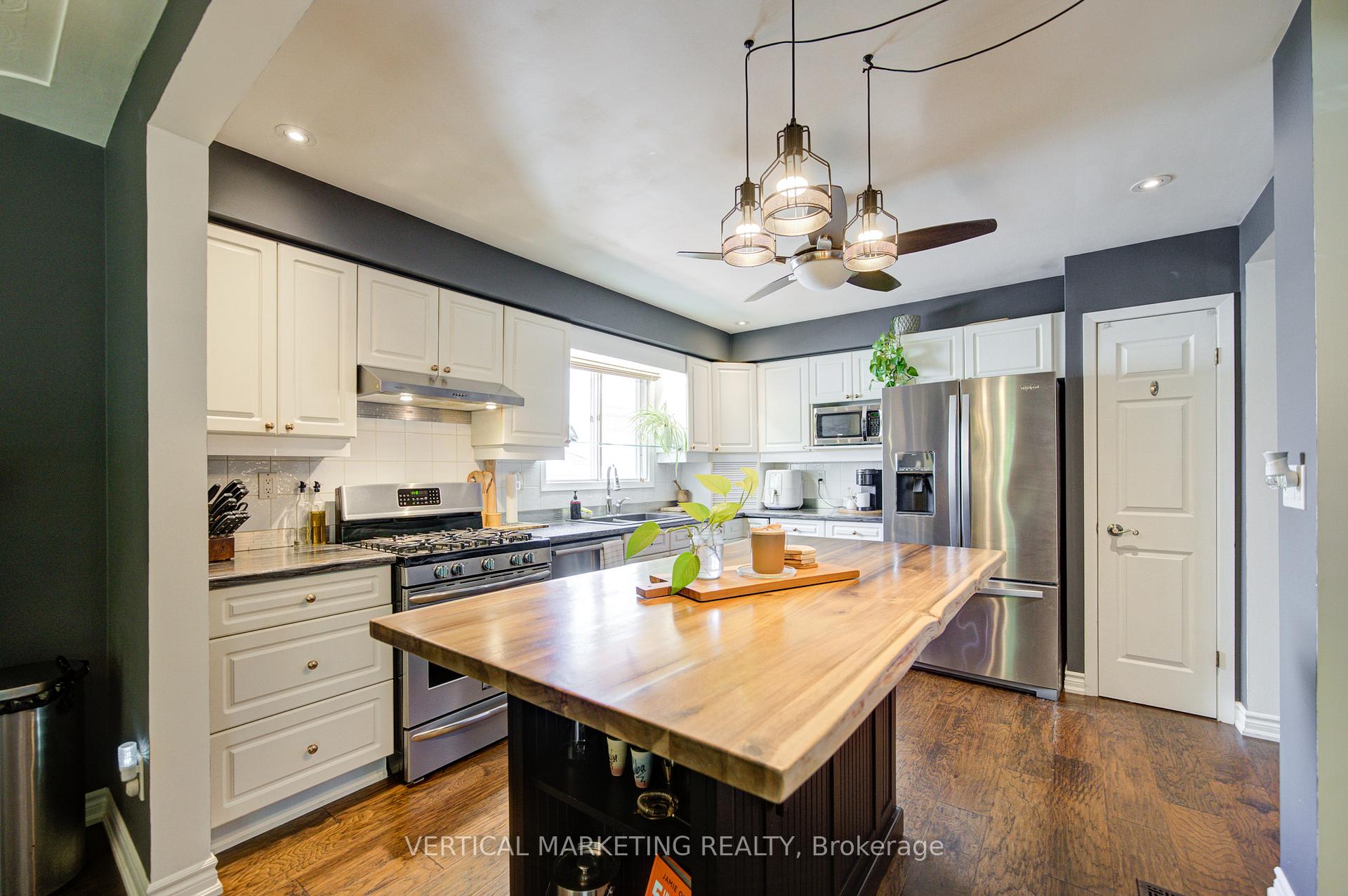 Photo 18 of 10 Crabapple Court, Brantford, Fairview - Brantford — HOMEH