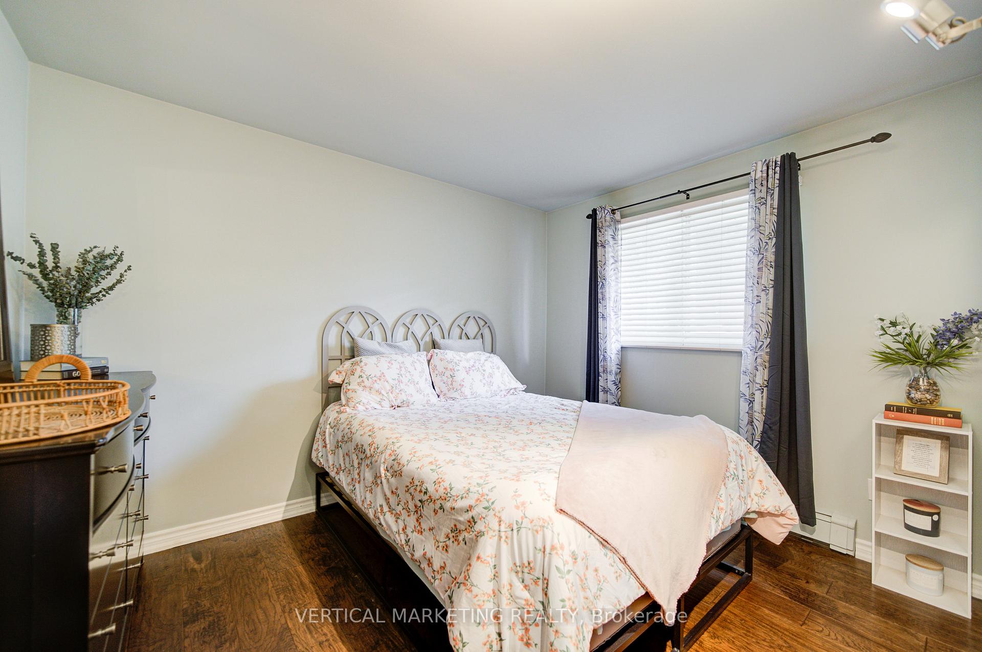 Photo 24 of 10 Crabapple Court, Brantford, Fairview - Brantford — HOMEH