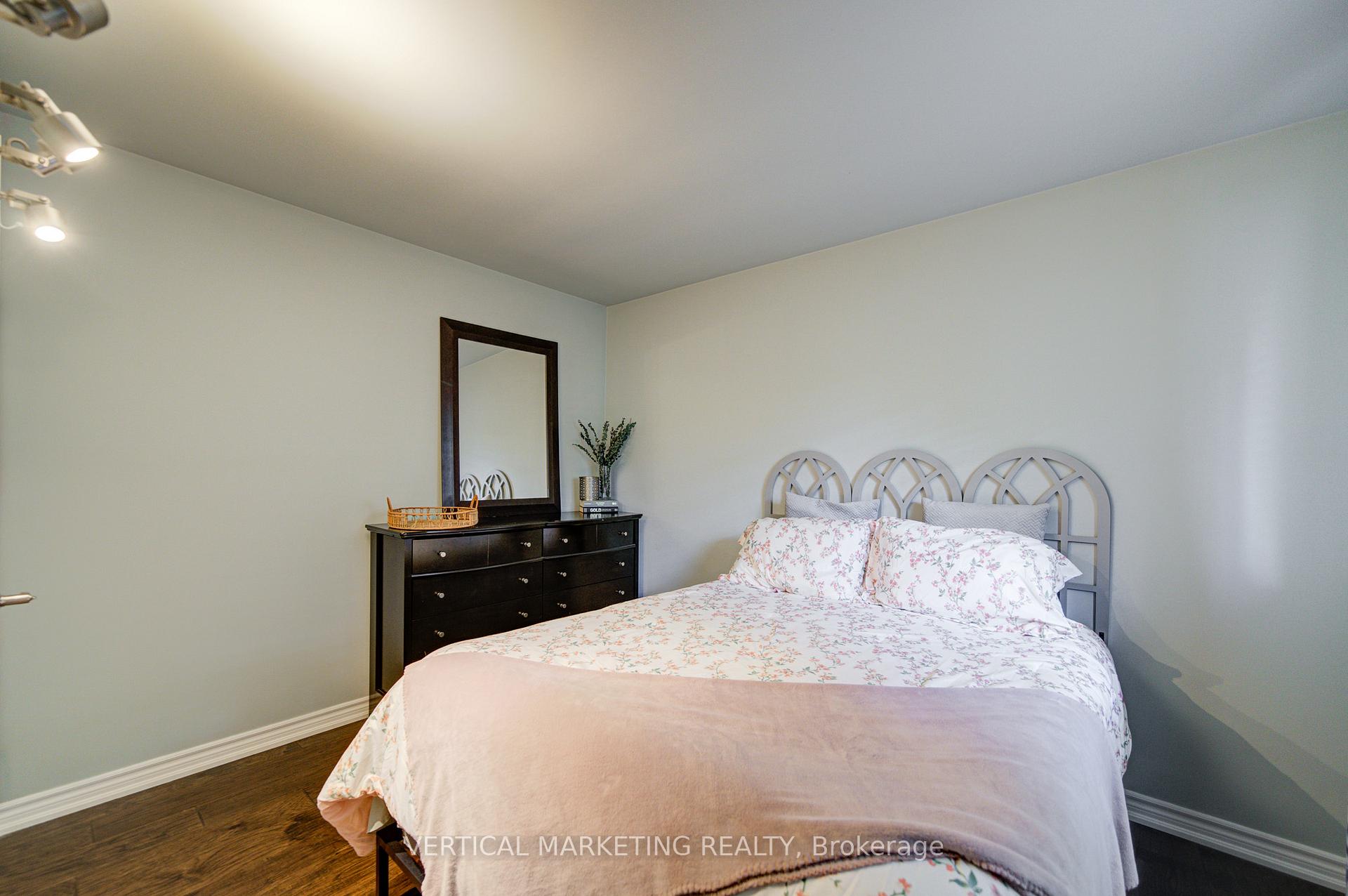 Photo 27 of 10 Crabapple Court, Brantford, Fairview - Brantford — HOMEH