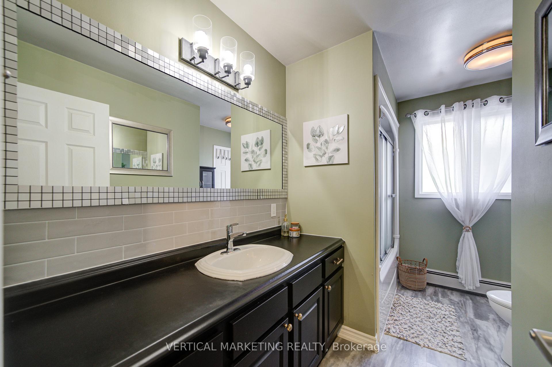 Photo 29 of 10 Crabapple Court, Brantford, Fairview - Brantford — HOMEH