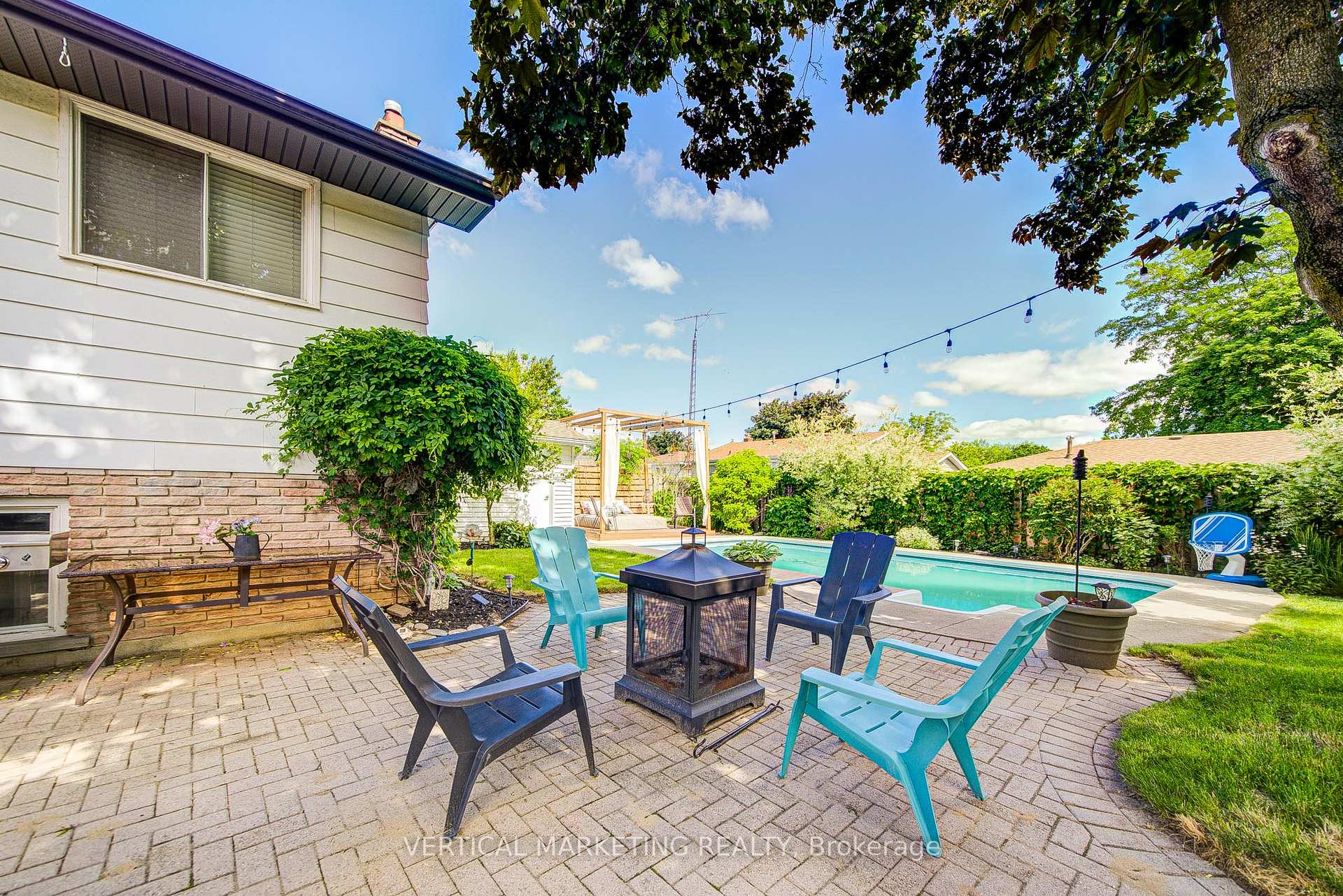 Photo 44 of 10 Crabapple Court, Brantford, Fairview - Brantford — HOMEH