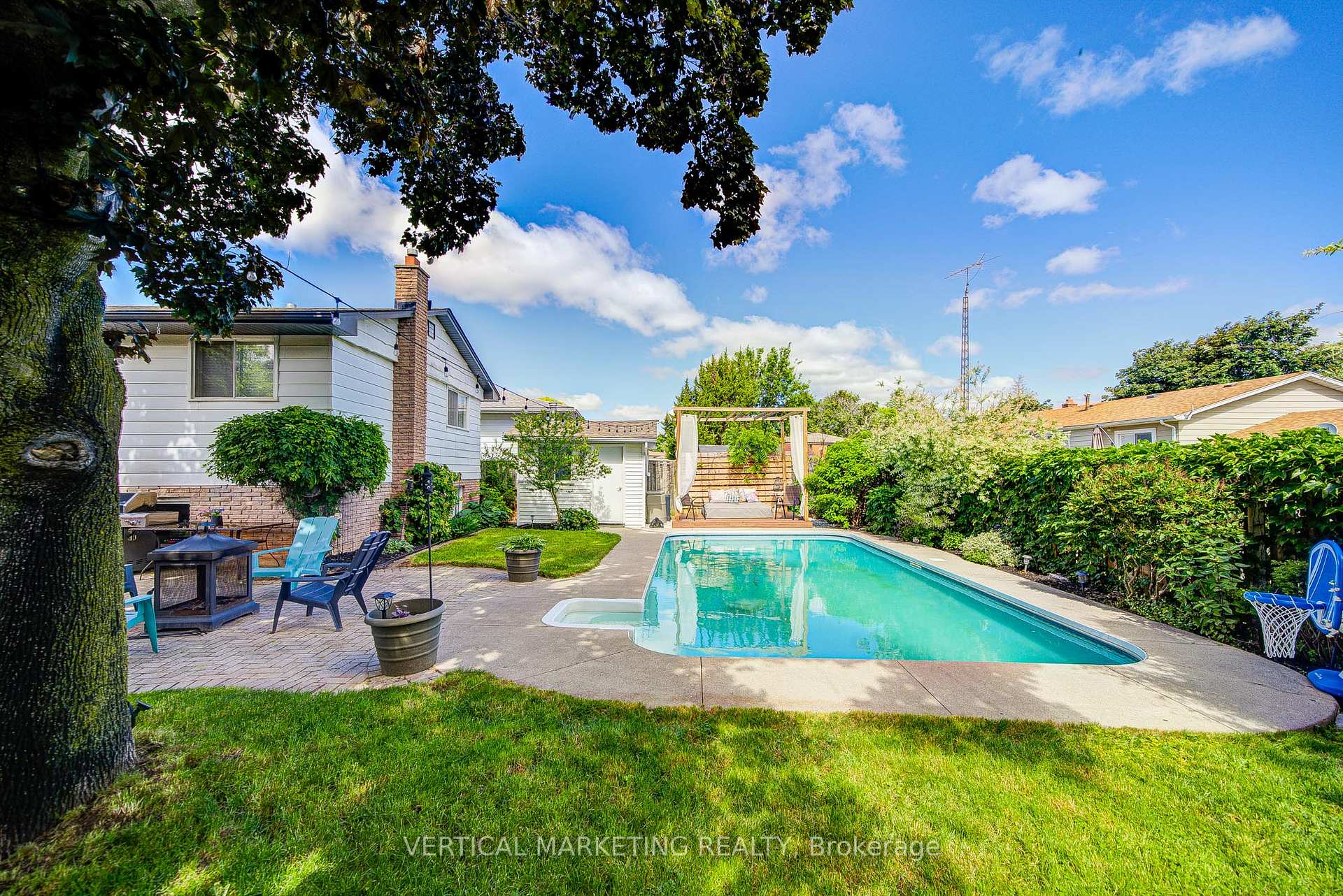 Photo 45 of 10 Crabapple Court, Brantford, Fairview - Brantford — HOMEH