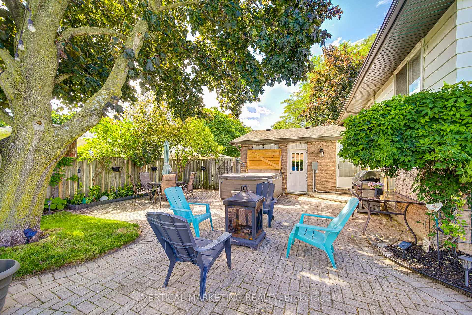 Photo 48 of 10 Crabapple Court, Brantford, Fairview - Brantford — HOMEH