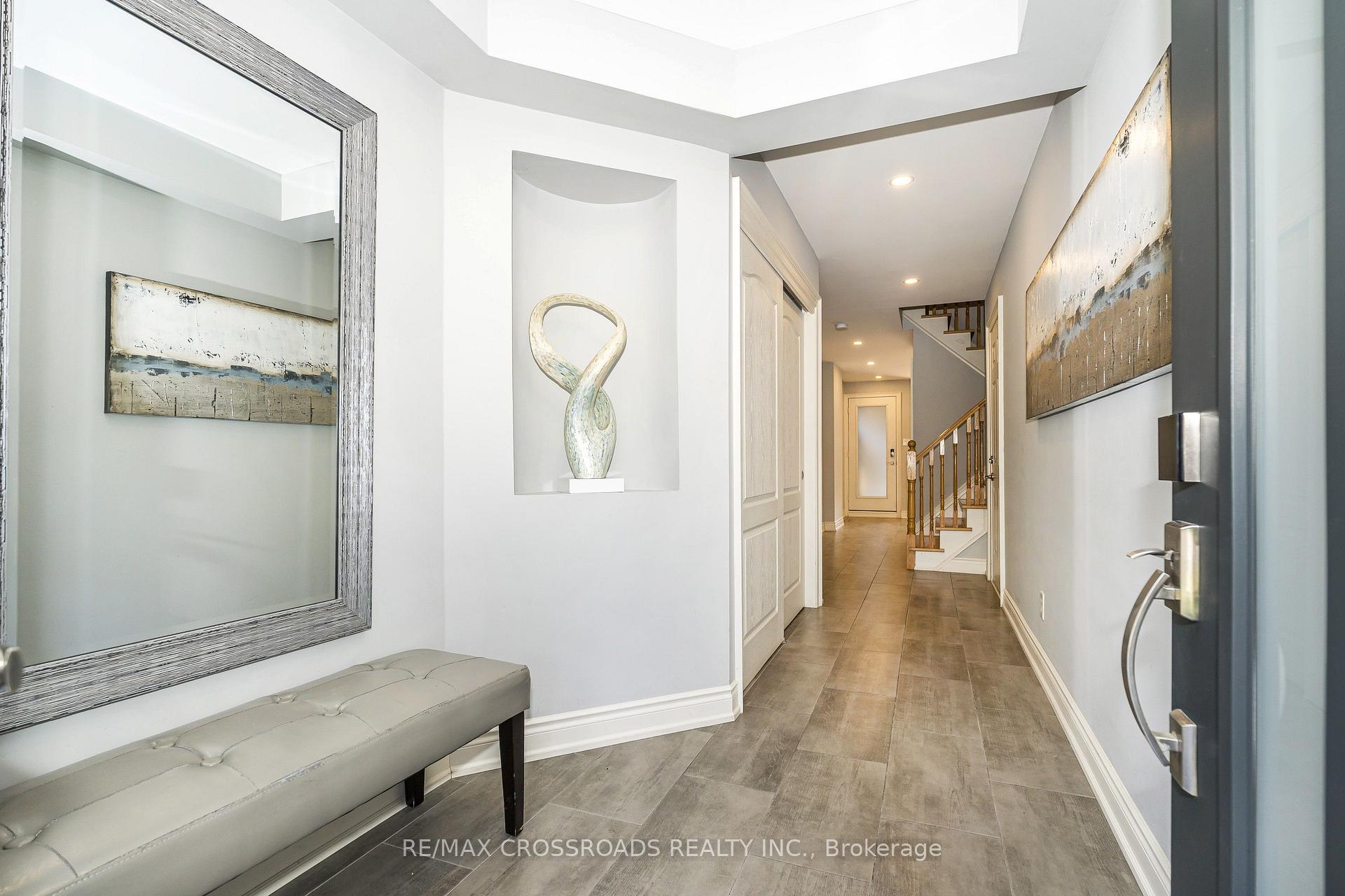 Photo 3 of 21A Brian Drive, North York, Pleasant View — HOMEH