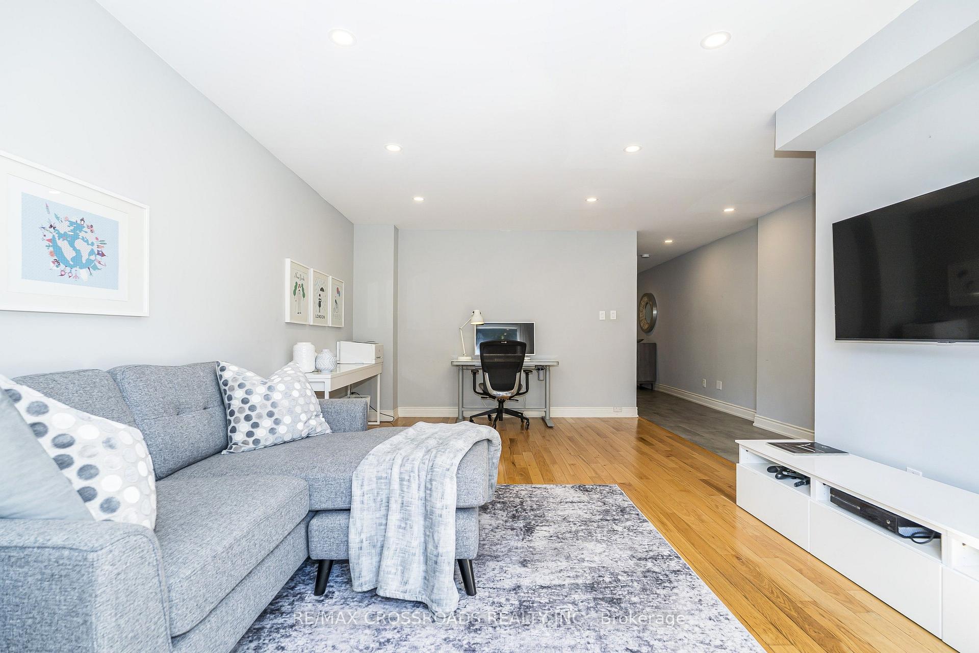 Photo 4 of 21A Brian Drive, North York, Pleasant View — HOMEH