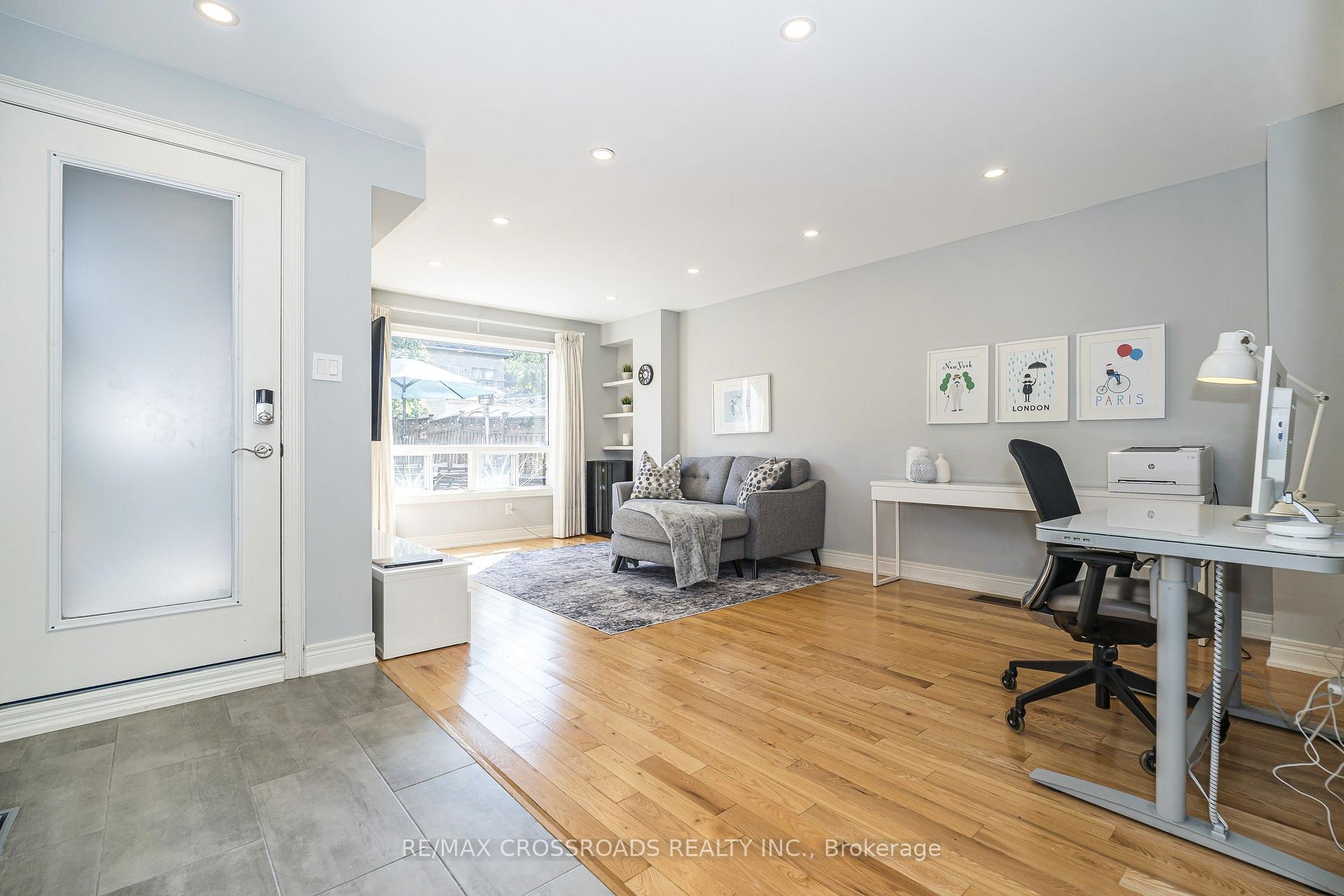 Photo 5 of 21A Brian Drive, North York, Pleasant View — HOMEH
