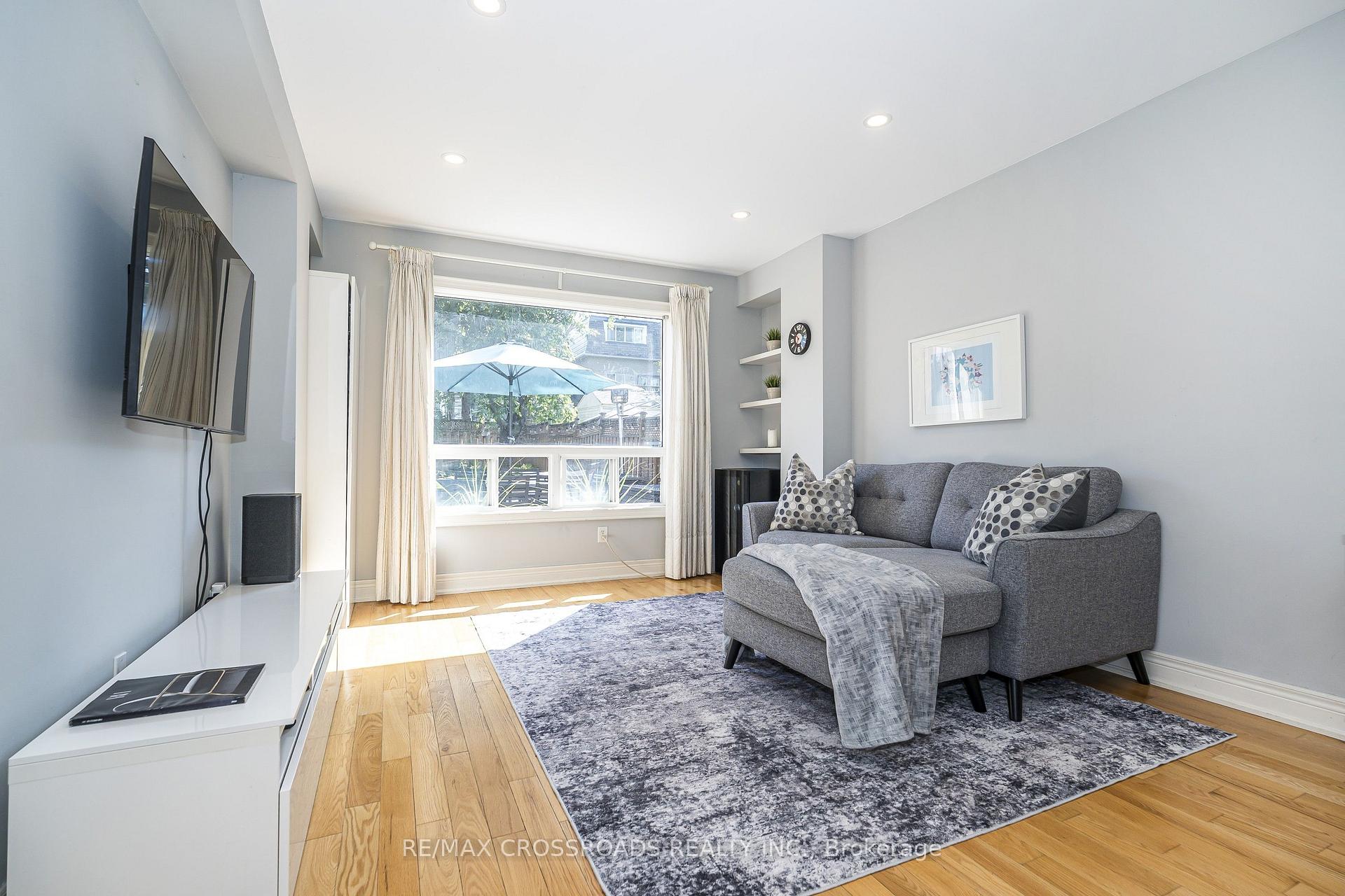 Photo 6 of 21A Brian Drive, North York, Pleasant View — HOMEH
