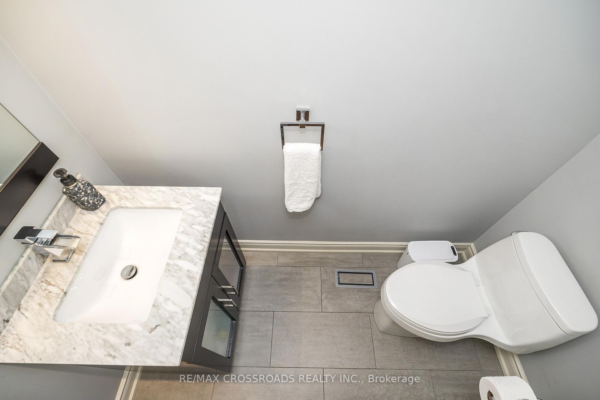 Photo 8 of 21A Brian Drive, North York, Pleasant View — HOMEH