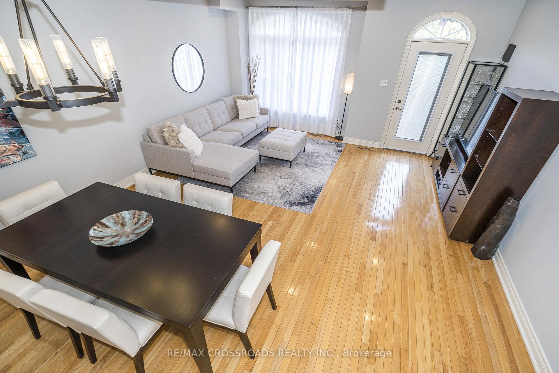 Photo 9 of 21A Brian Drive, North York, Pleasant View — HOMEH