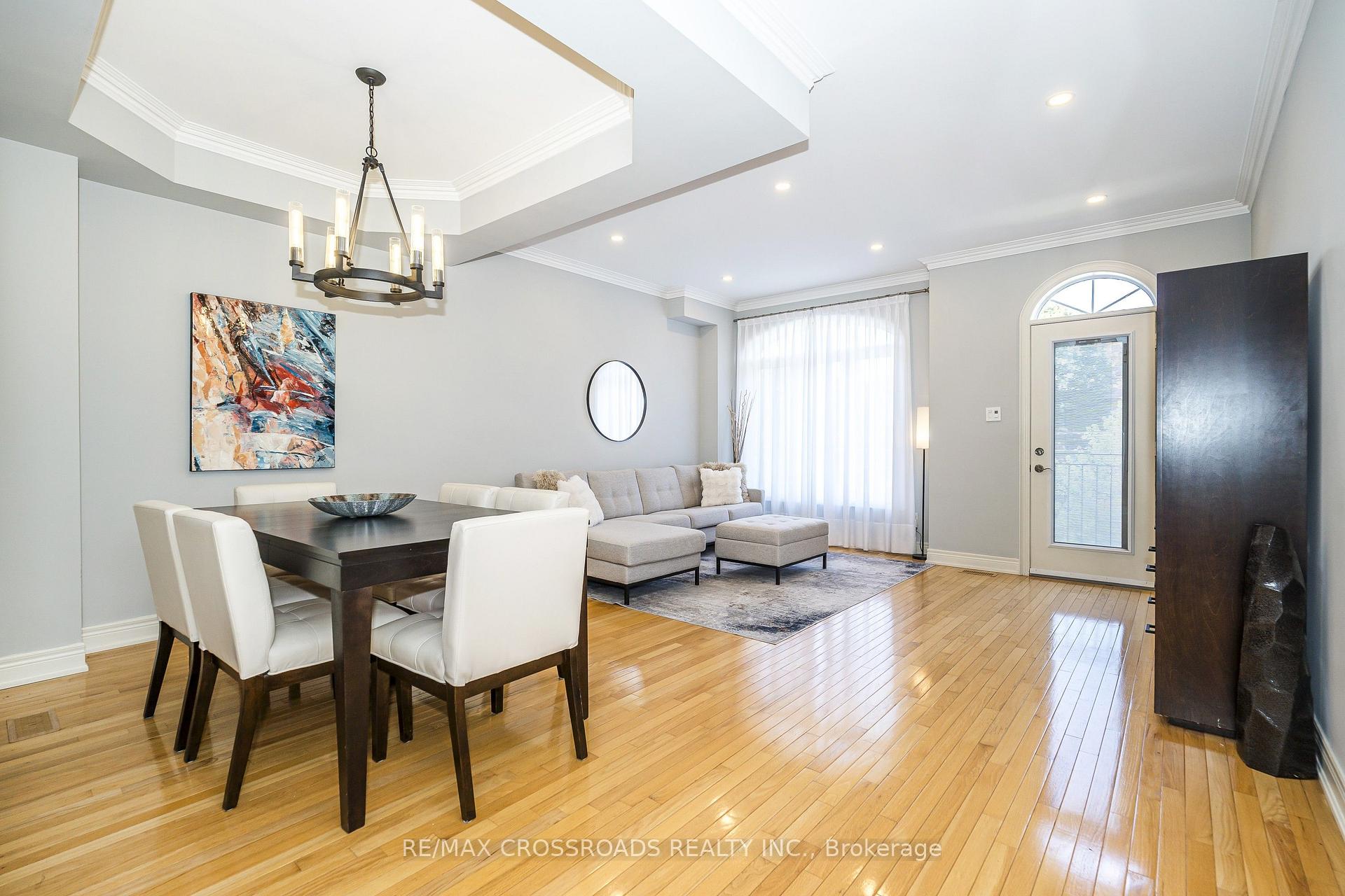 Photo 10 of 21A Brian Drive, North York, Pleasant View — HOMEH