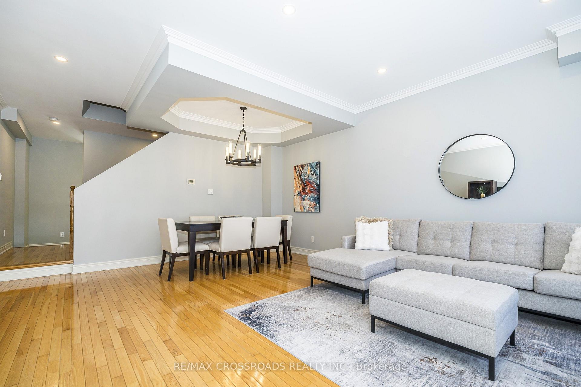 Photo 11 of 21A Brian Drive, North York, Pleasant View — HOMEH