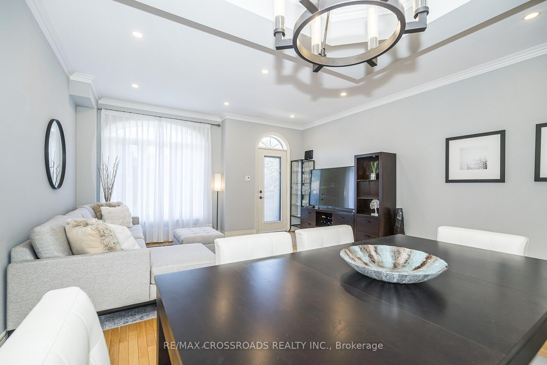 Photo 12 of 21A Brian Drive, North York, Pleasant View — HOMEH