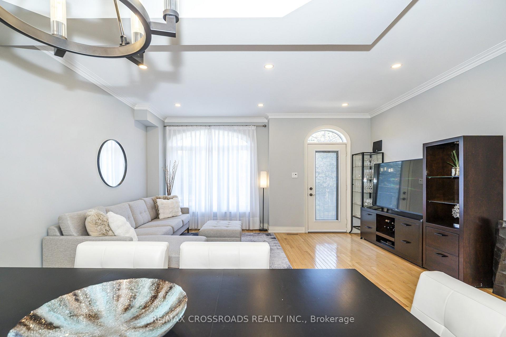 Photo 13 of 21A Brian Drive, North York, Pleasant View — HOMEH