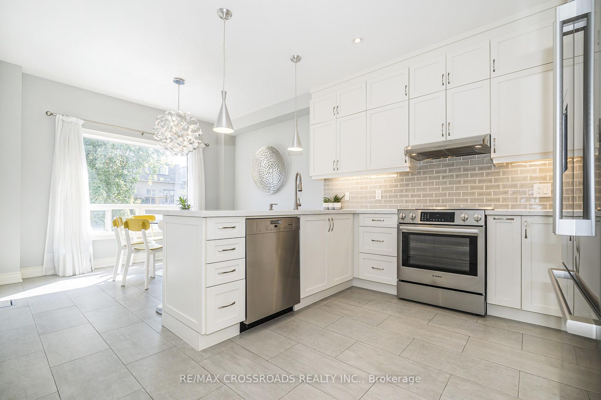 Photo 15 of 21A Brian Drive, North York, Pleasant View — HOMEH