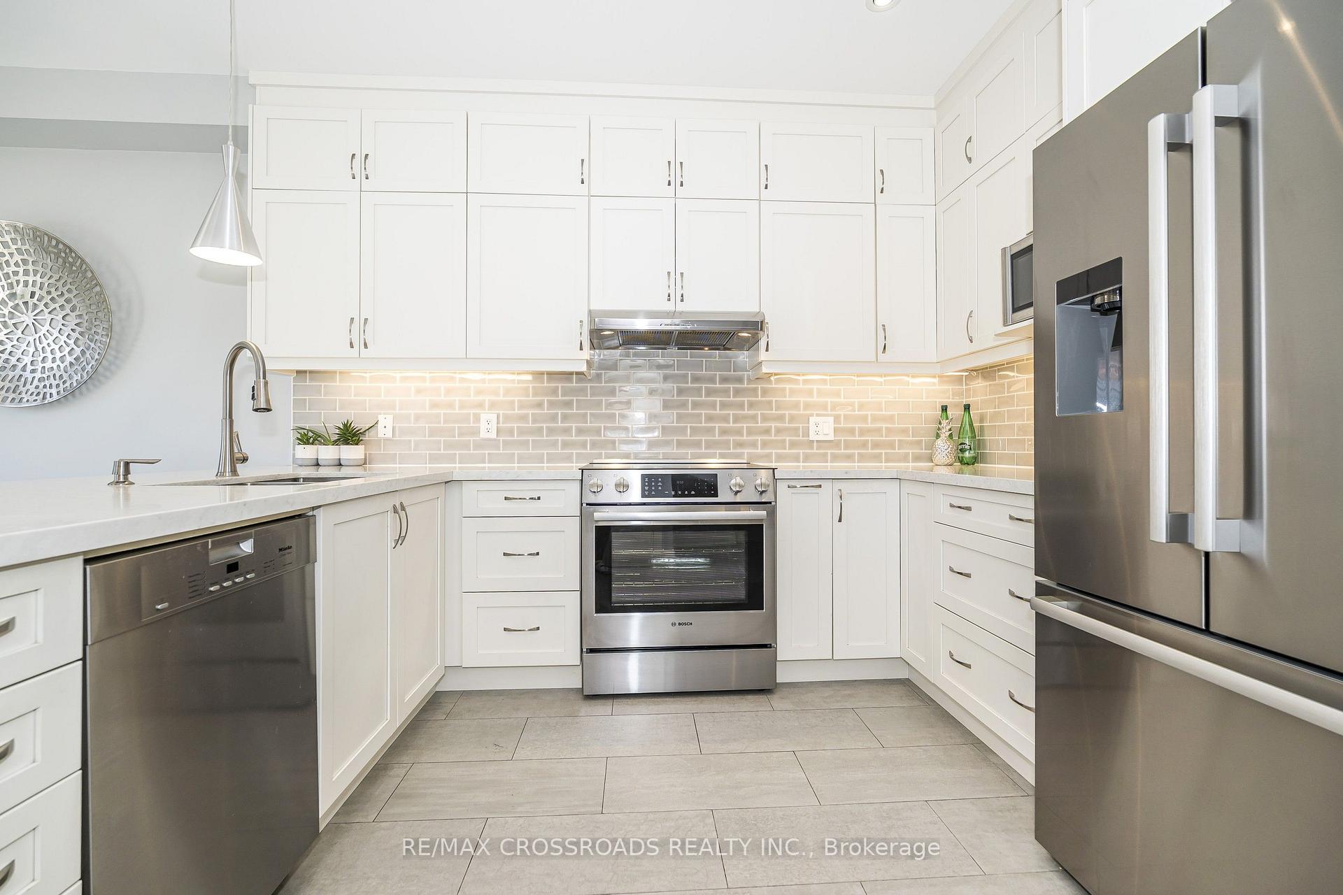 Photo 16 of 21A Brian Drive, North York, Pleasant View — HOMEH