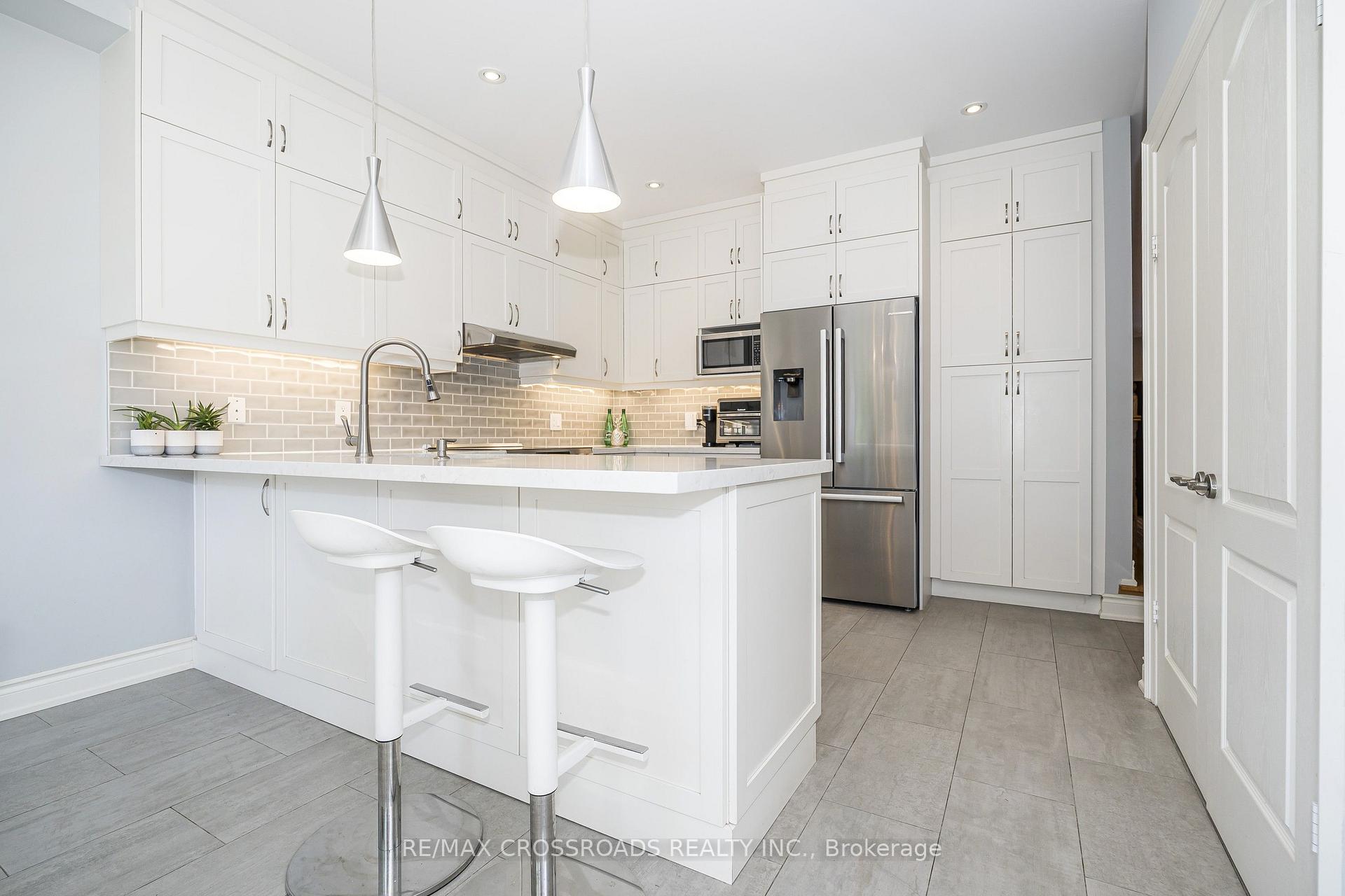 Photo 17 of 21A Brian Drive, North York, Pleasant View — HOMEH