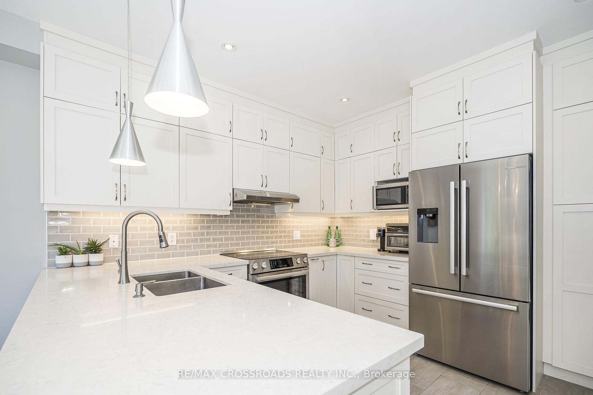 Photo 18 of 21A Brian Drive, North York, Pleasant View — HOMEH