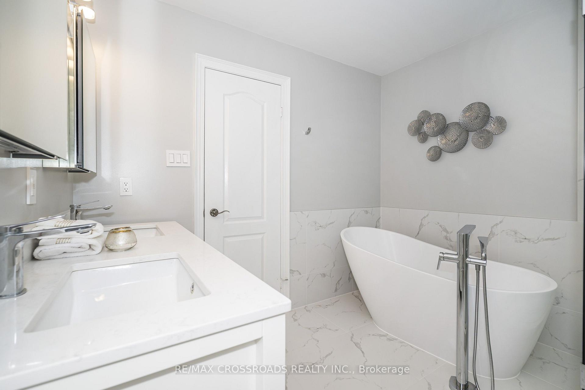 Photo 35 of 21A Brian Drive, North York, Pleasant View — HOMEH