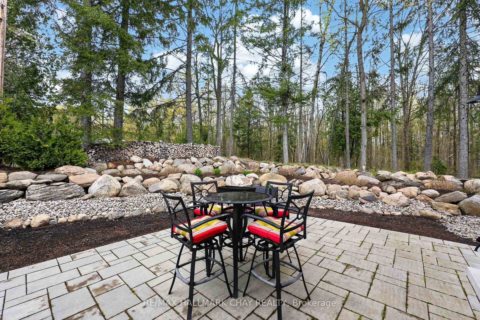 Photo 8 of 6 Forrester Road, Oro-Medonte, Rural Oro-Medonte — HOMEH
