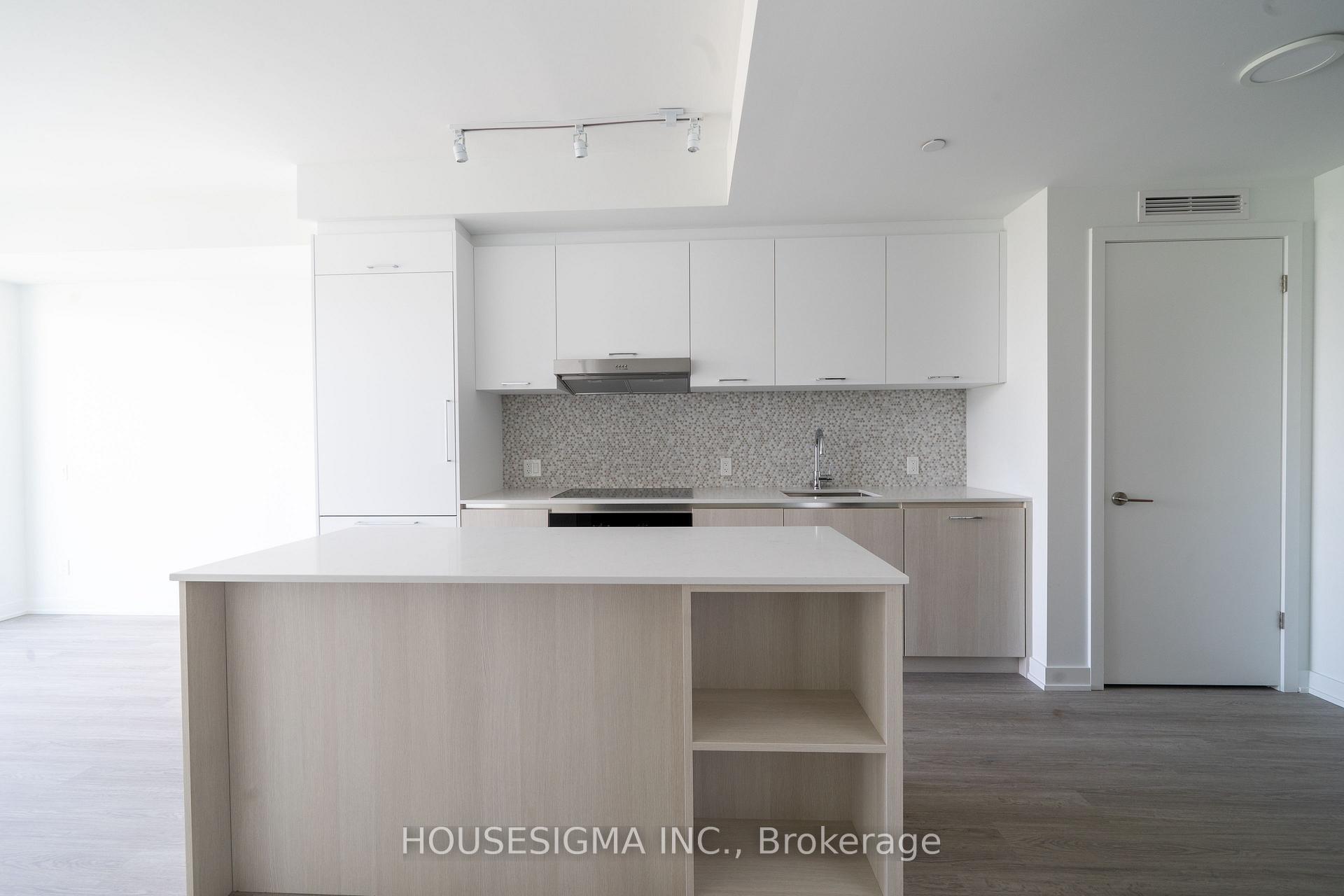 Photo 4 of Unit 820, 8188 Yonge Street, Vaughan, Uplands — HOMEH