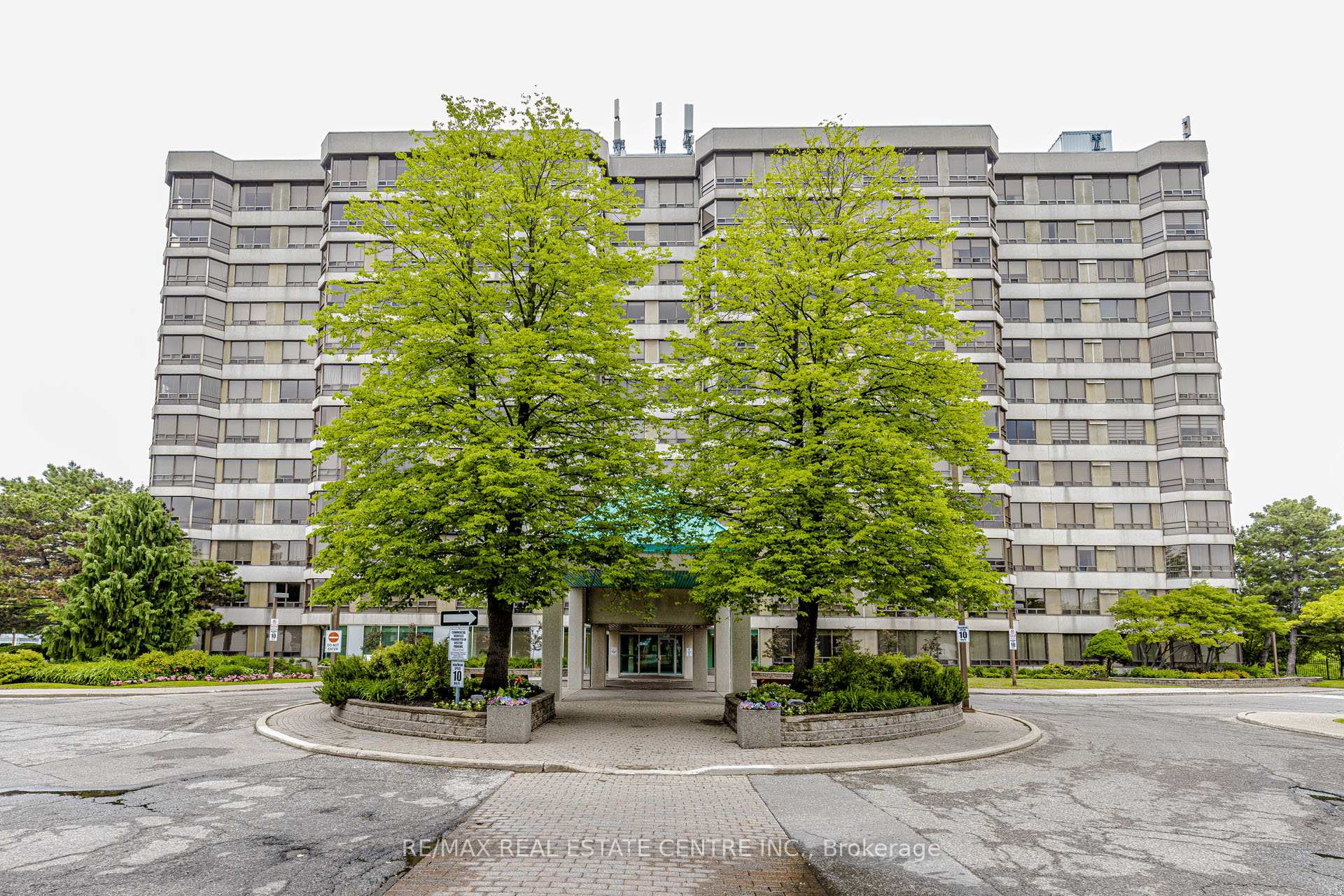Photo 2 of Unit 104, 310 Mill Street S, Brampton, Brampton South — HOMEH