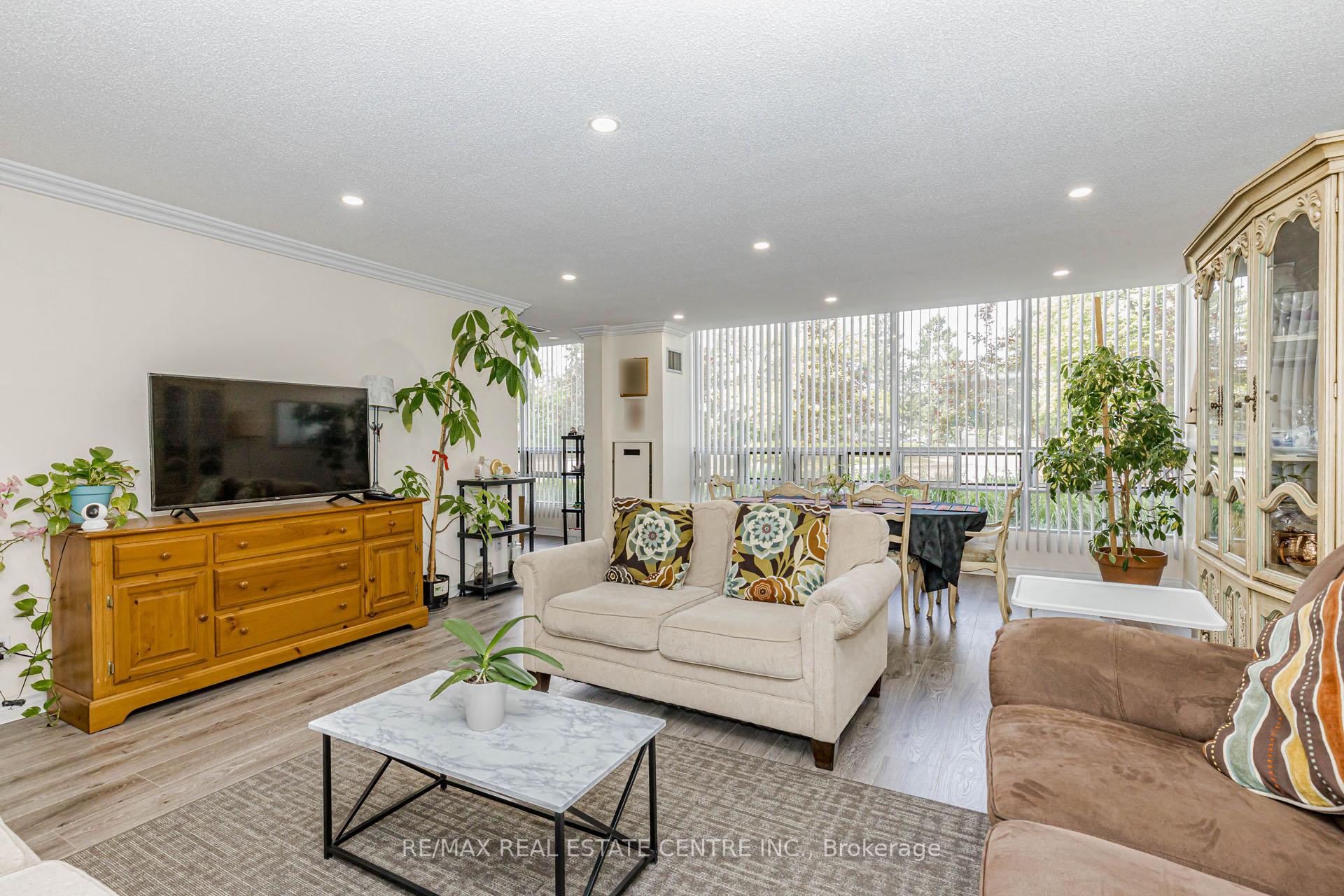 Photo 10 of Unit 104, 310 Mill Street S, Brampton, Brampton South — HOMEH