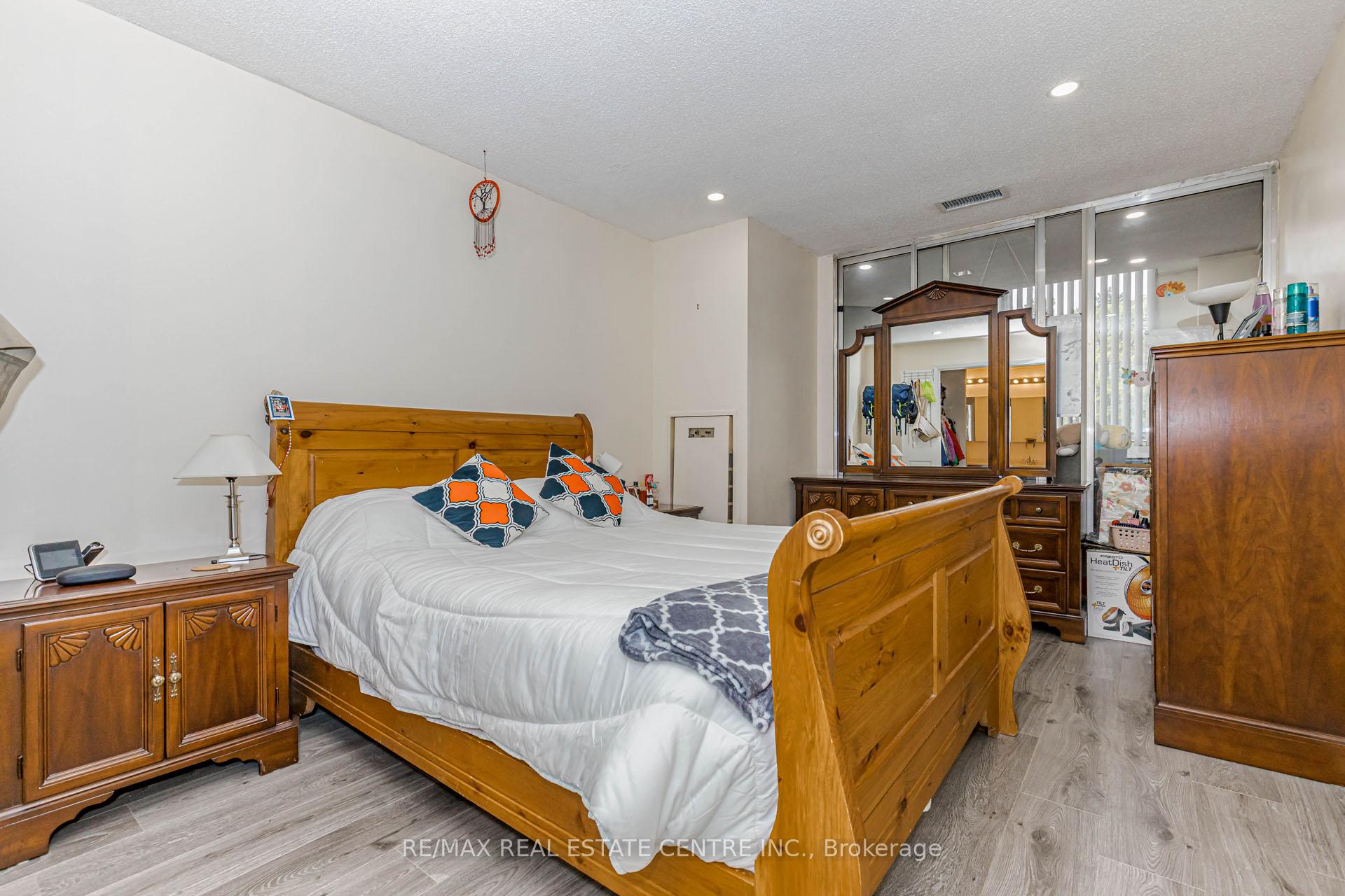 Photo 14 of Unit 104, 310 Mill Street S, Brampton, Brampton South — HOMEH