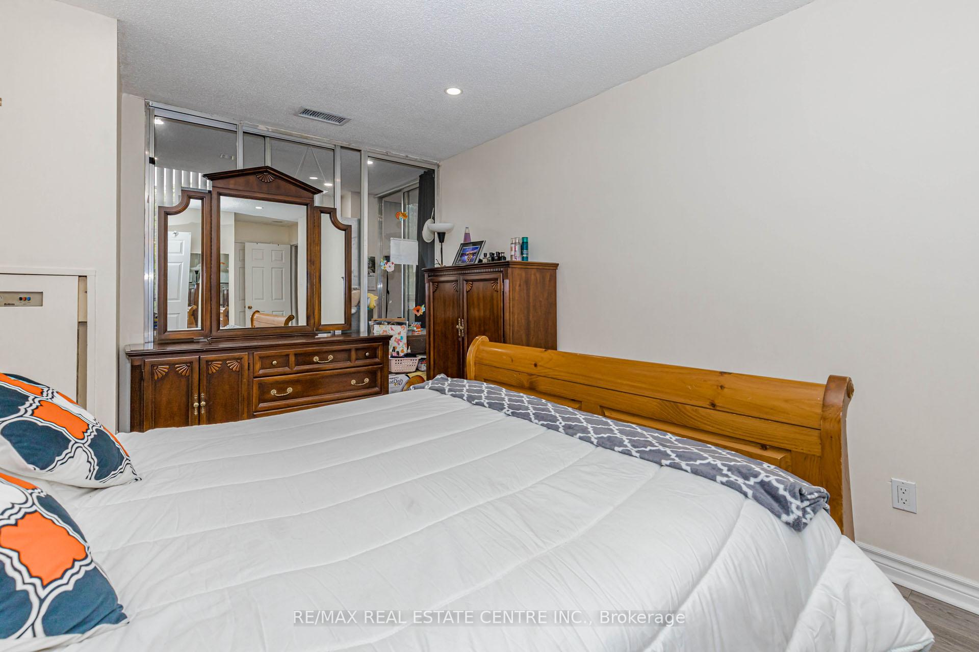Photo 15 of Unit 104, 310 Mill Street S, Brampton, Brampton South — HOMEH