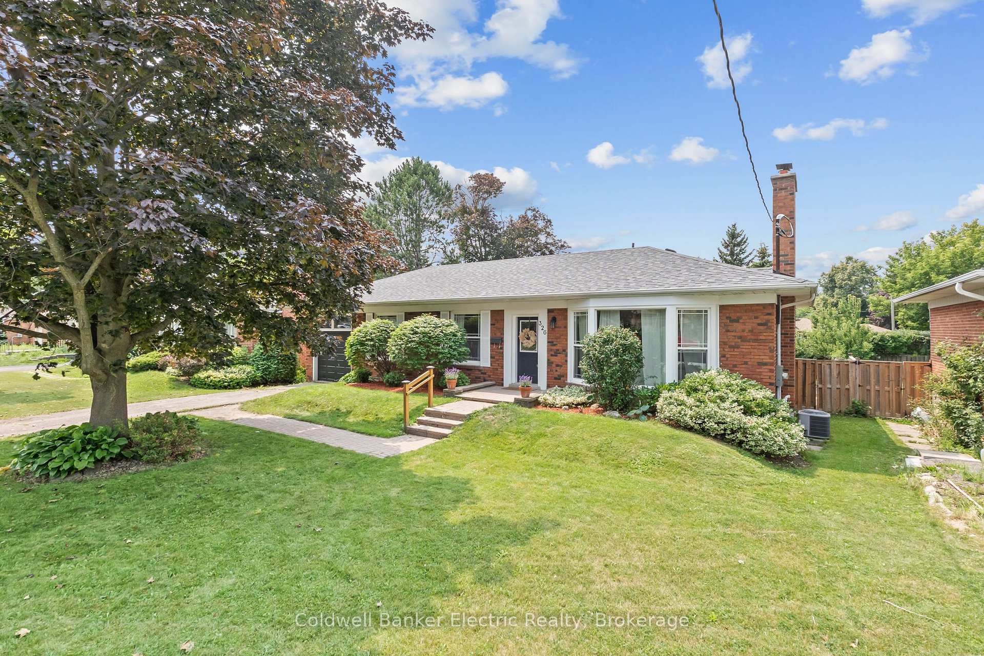 Front of 326 Cochrane Street