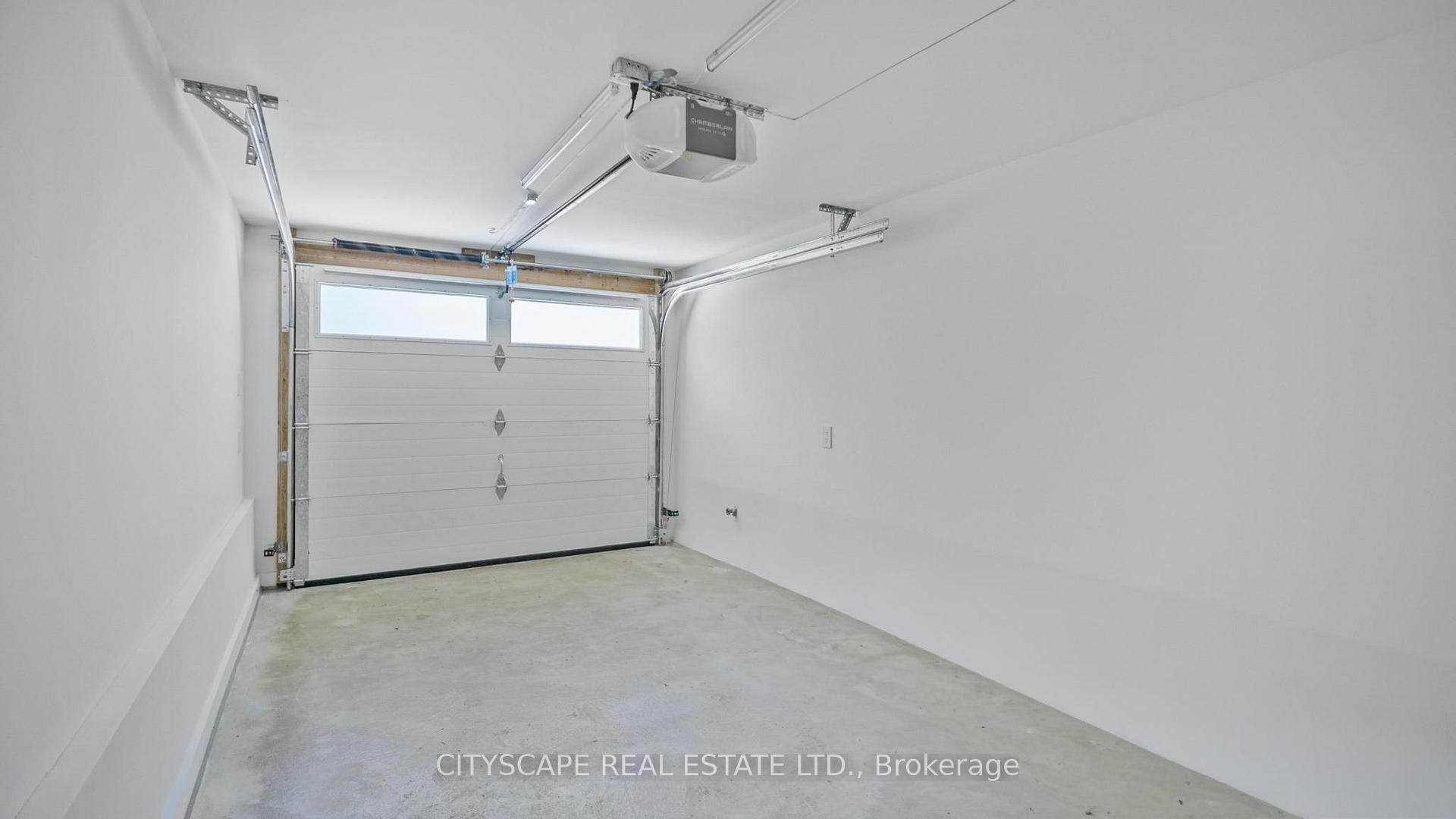 Photo 3 of 39 Kenworthy Avenue, Scarborough, Oakridge — HOMEH