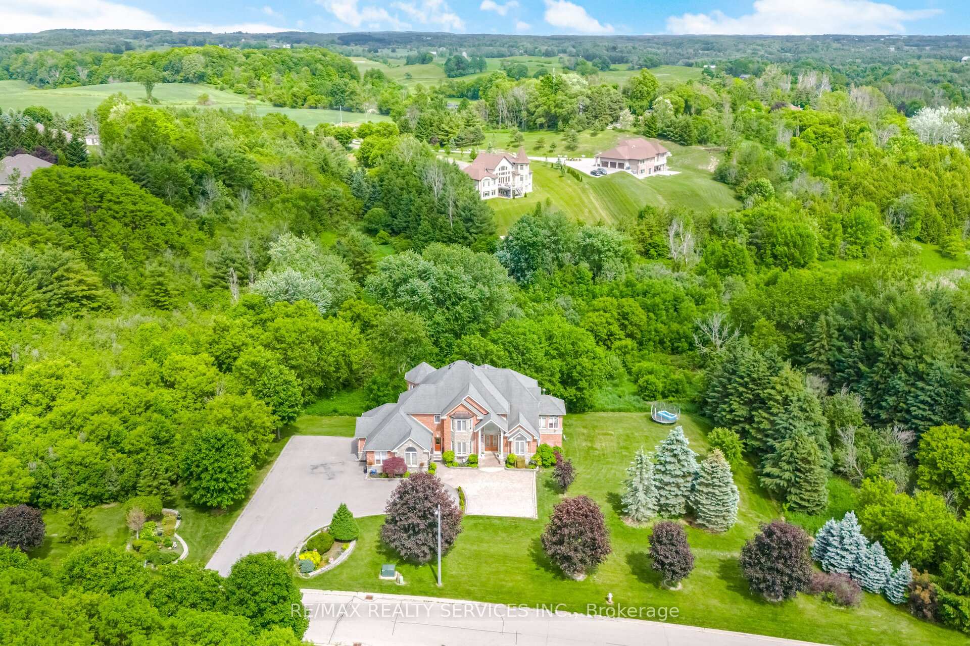Photo 2 of 3 Valley Hill Drive, Caledon, Palgrave — HOMEH