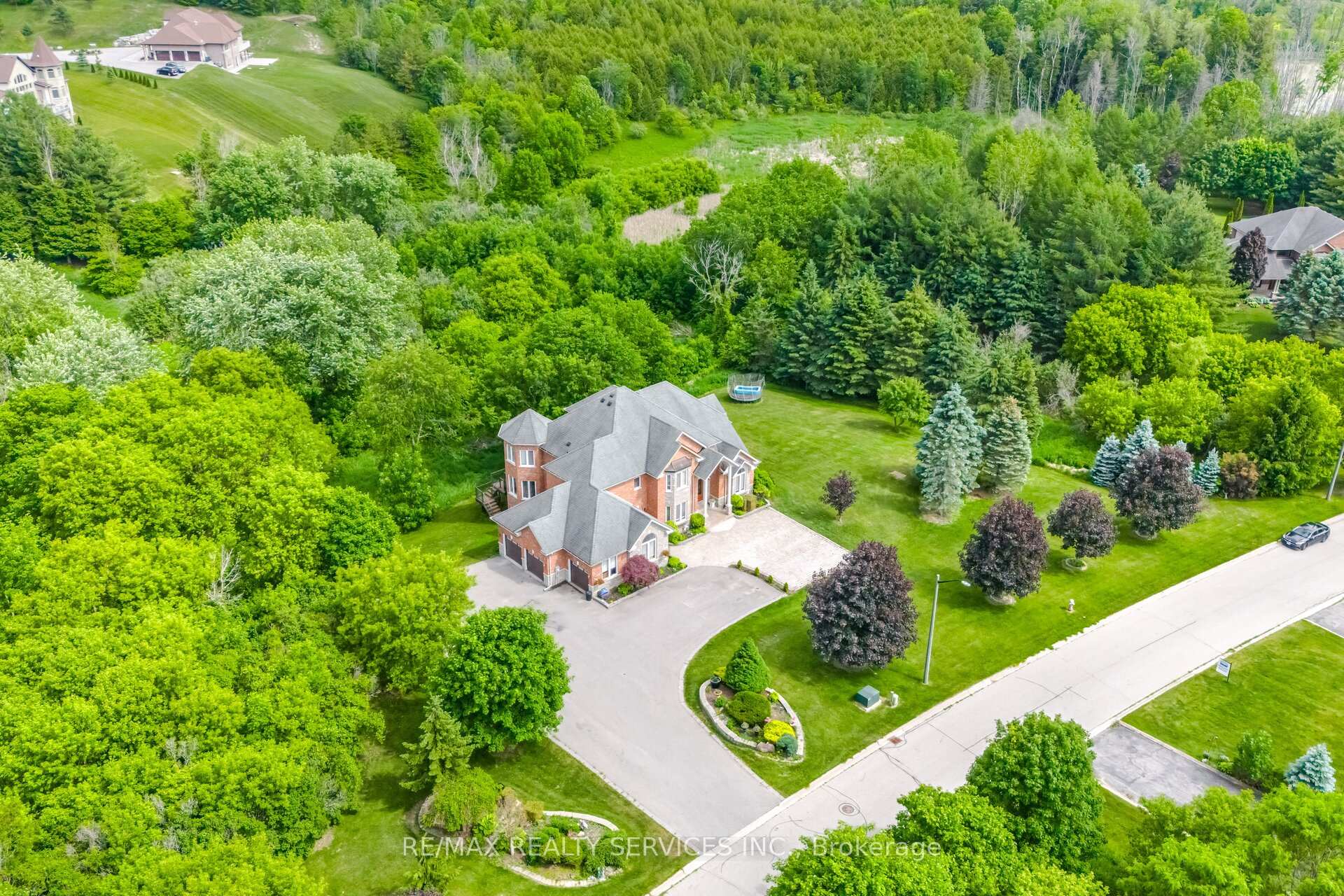 Photo 4 of 3 Valley Hill Drive, Caledon, Palgrave — HOMEH