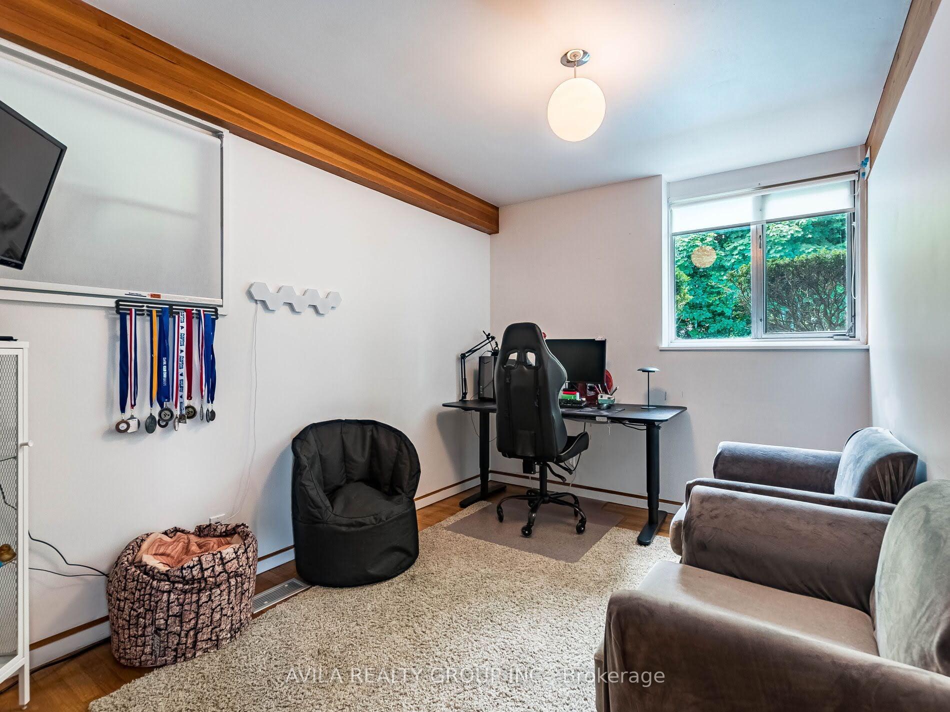 Photo 11 of 12 Woodbrook Drive, Brampton, Downtown Brampton — HOMEH