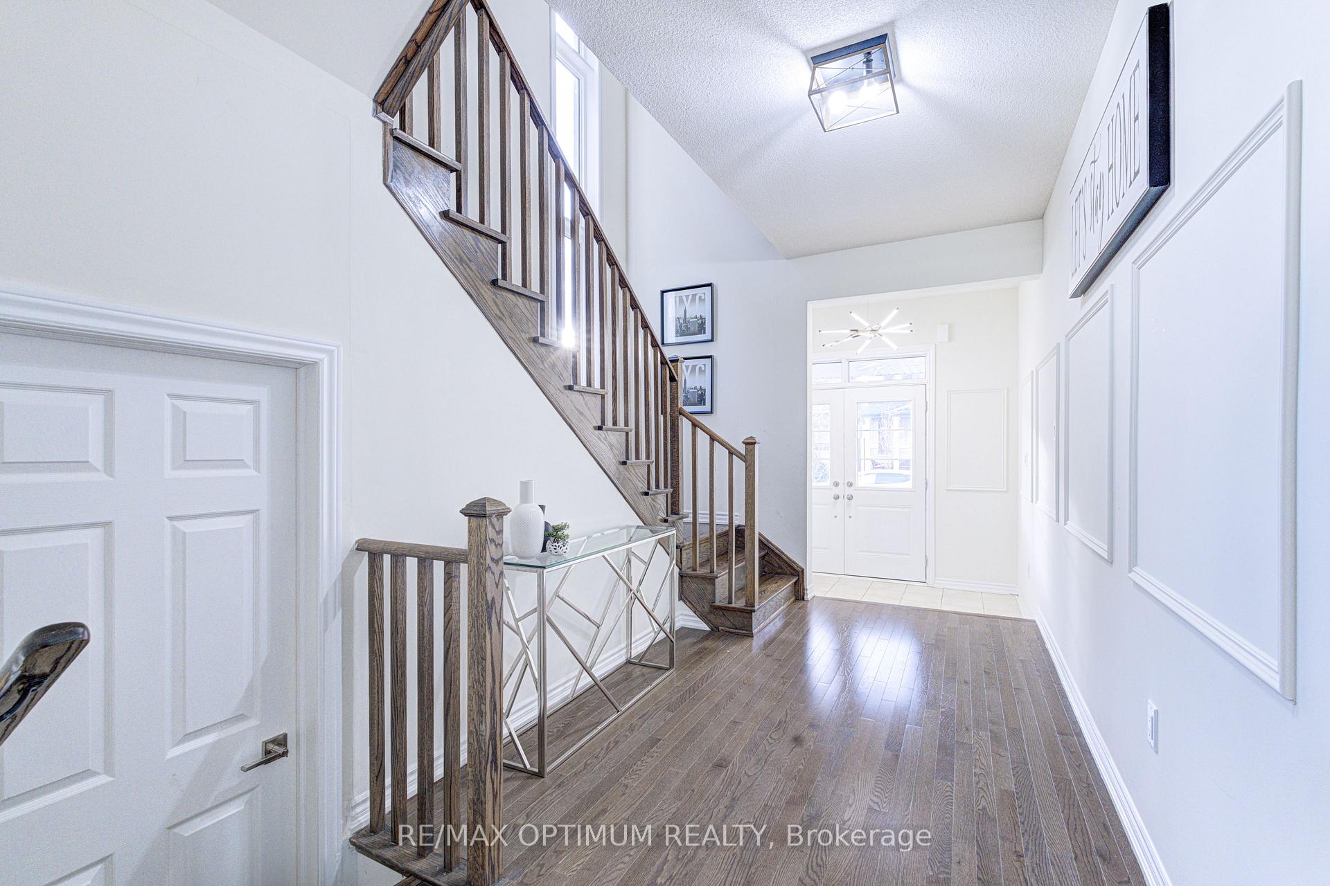 Photo 4 of 46 Eastman Drive, Brampton, Credit Valley — HOMEH