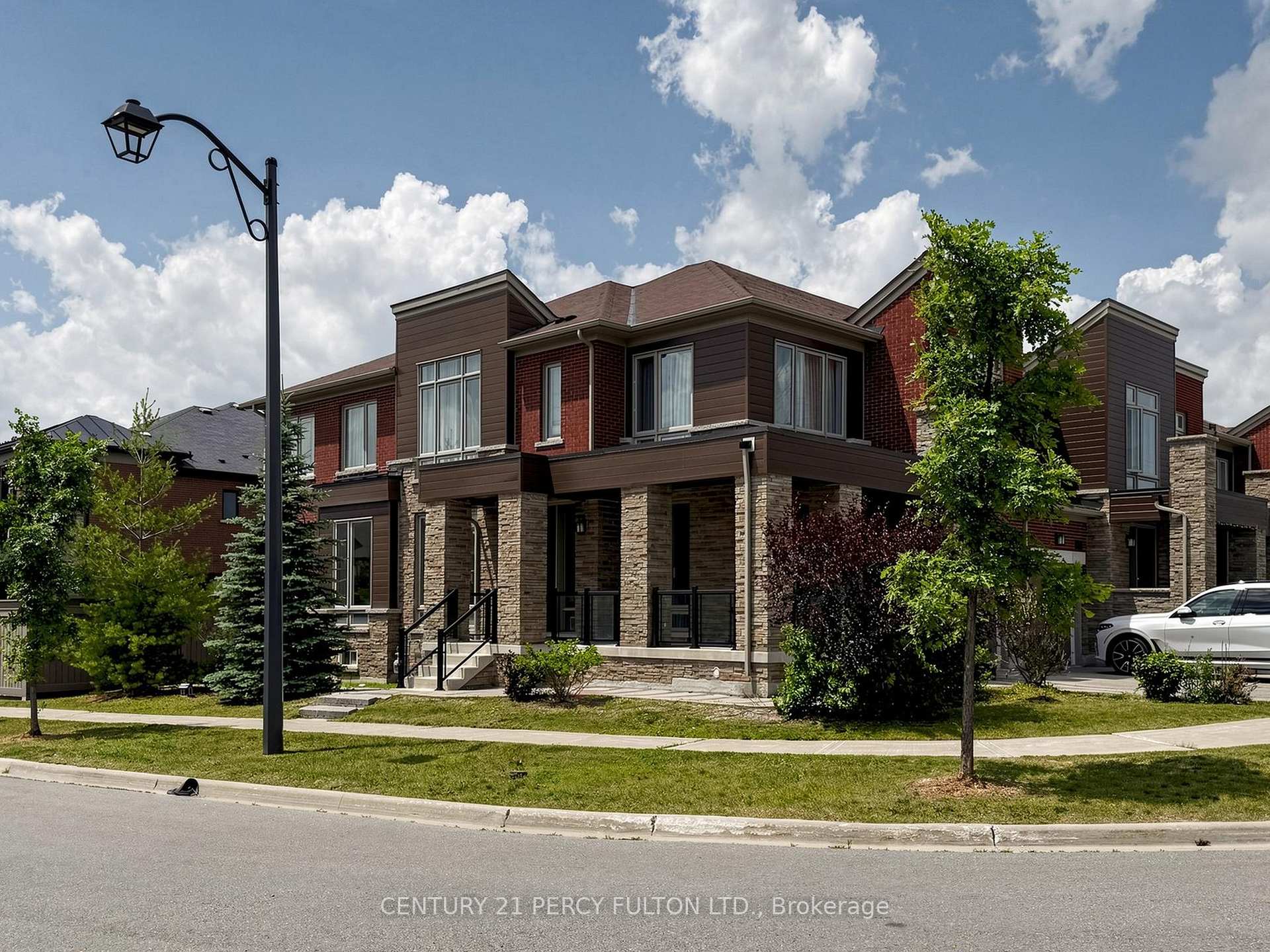 Photo 2 of 91 Badgerow Way, Aurora, Rural Aurora — HOMEH