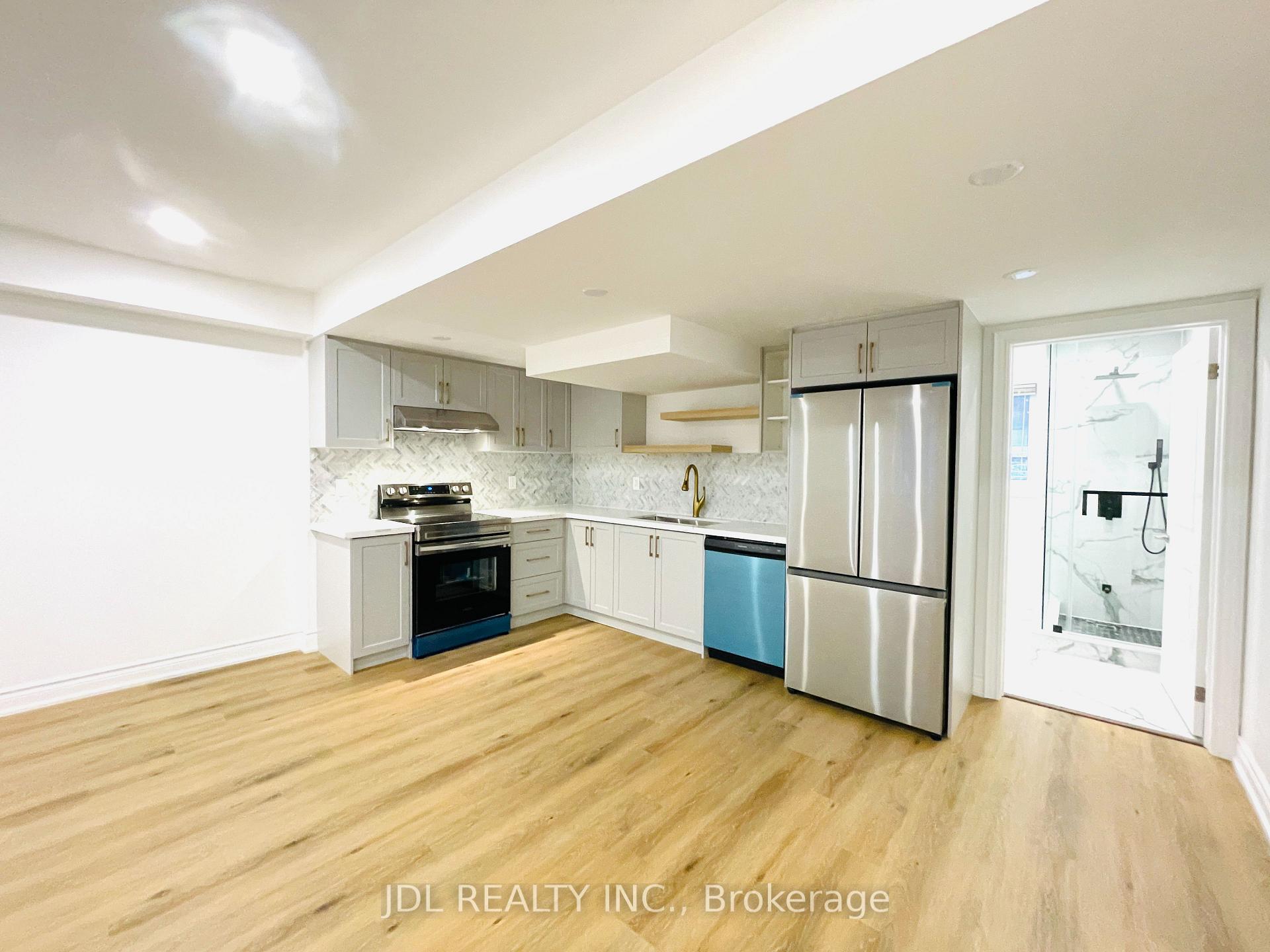 Photo 6 of Unit Unit 2, 8 Tascona Court, Barrie, Little Lake — HOMEH