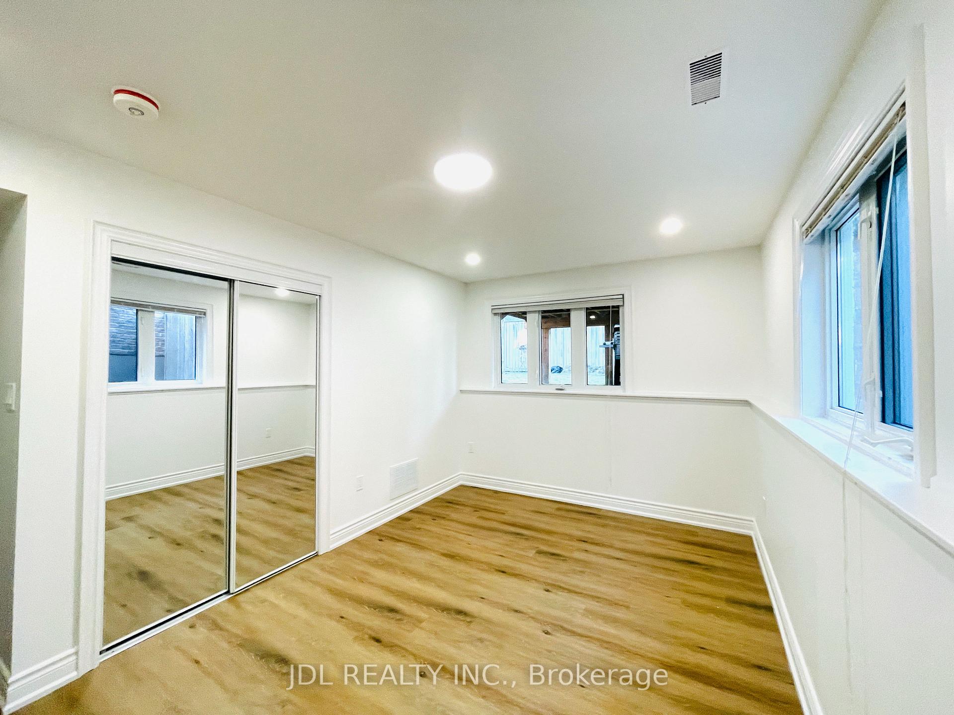 Photo 12 of Unit Unit 2, 8 Tascona Court, Barrie, Little Lake — HOMEH