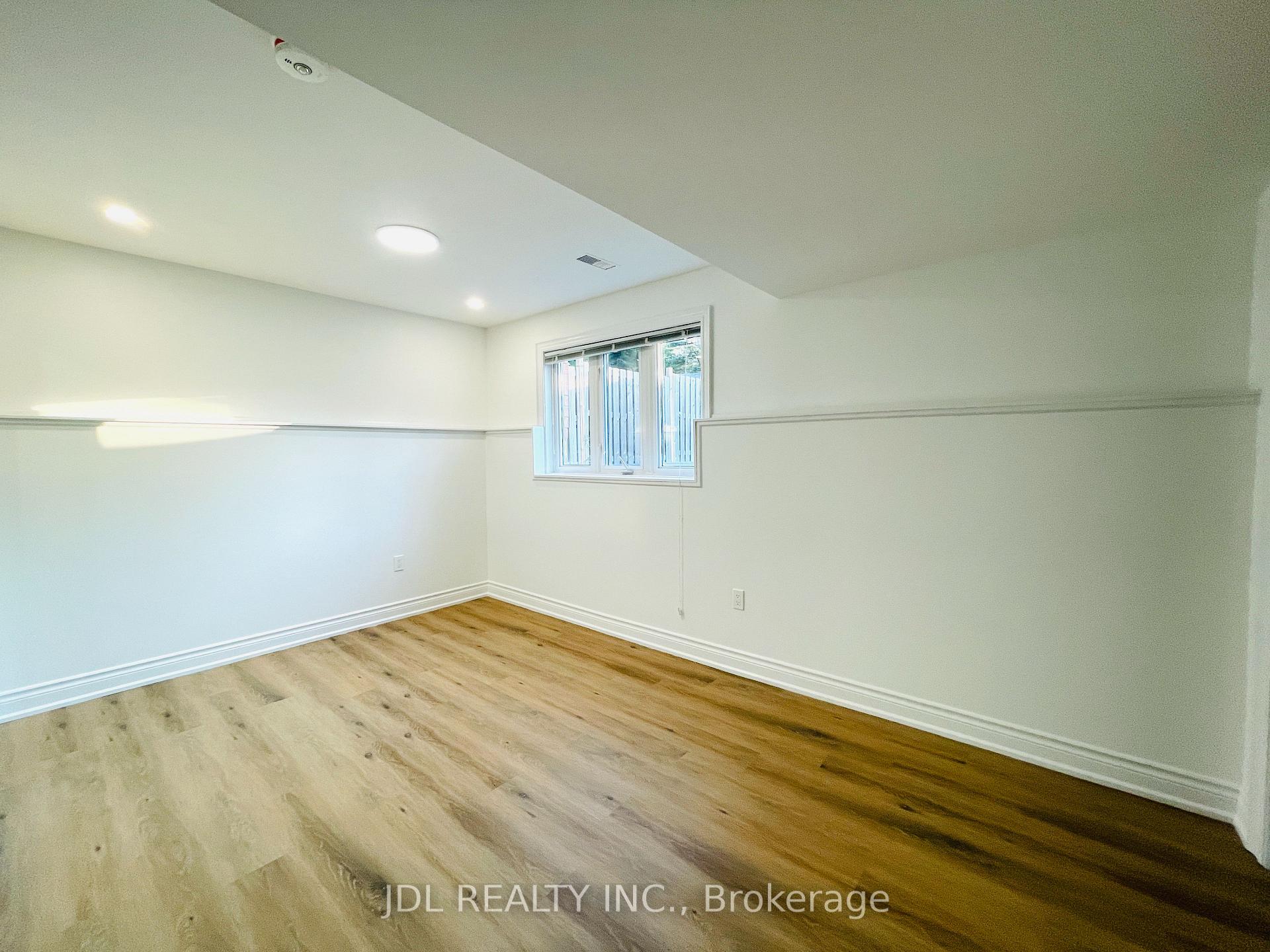 Photo 14 of Unit Unit 2, 8 Tascona Court, Barrie, Little Lake — HOMEH