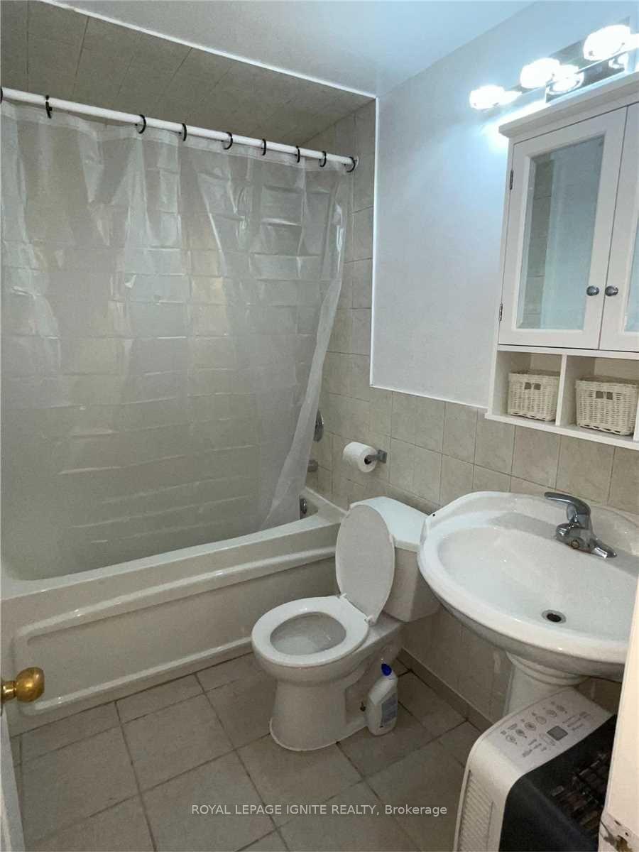 Photo 10 of 84 Don Minaker Drive, Brampton, Bram East — HOMEH