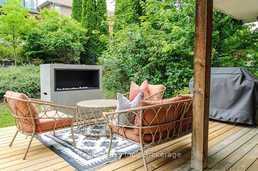 Photo 2 of 401 Bianco Crescent, Peterborough, Monaghan Ward 2 — HOMEH