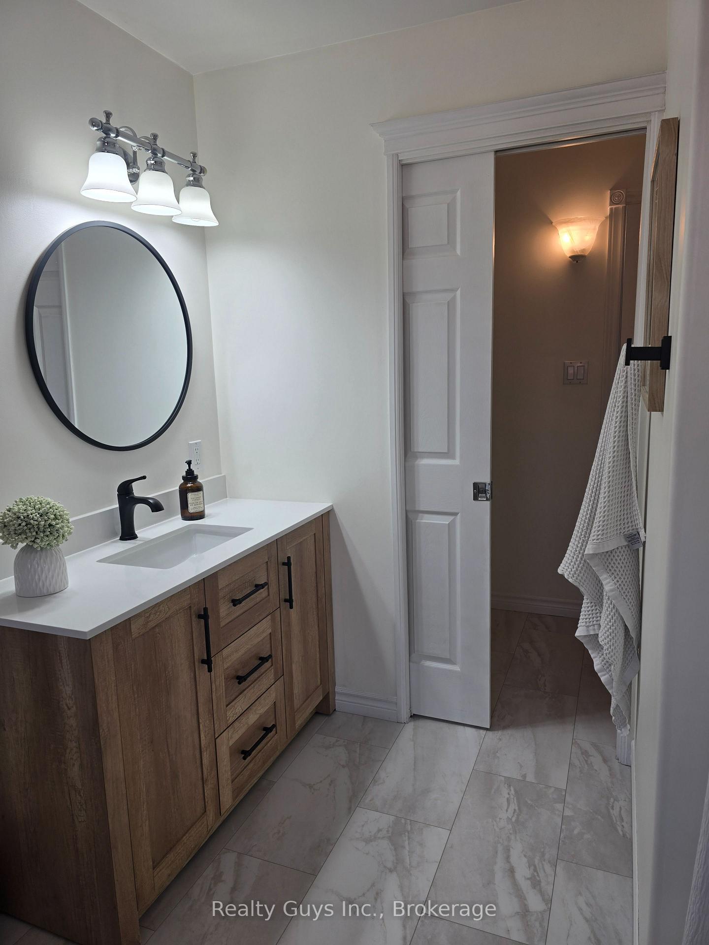 Photo 23 of 401 Bianco Crescent, Peterborough, Monaghan Ward 2 — HOMEH