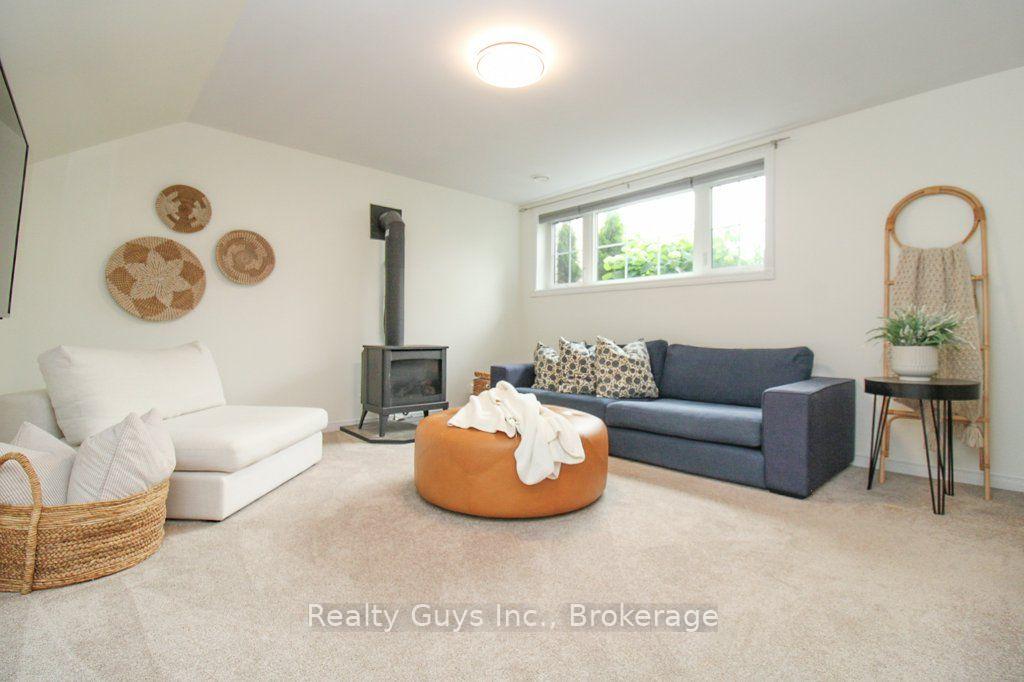 Photo 35 of 401 Bianco Crescent, Peterborough, Monaghan Ward 2 — HOMEH
