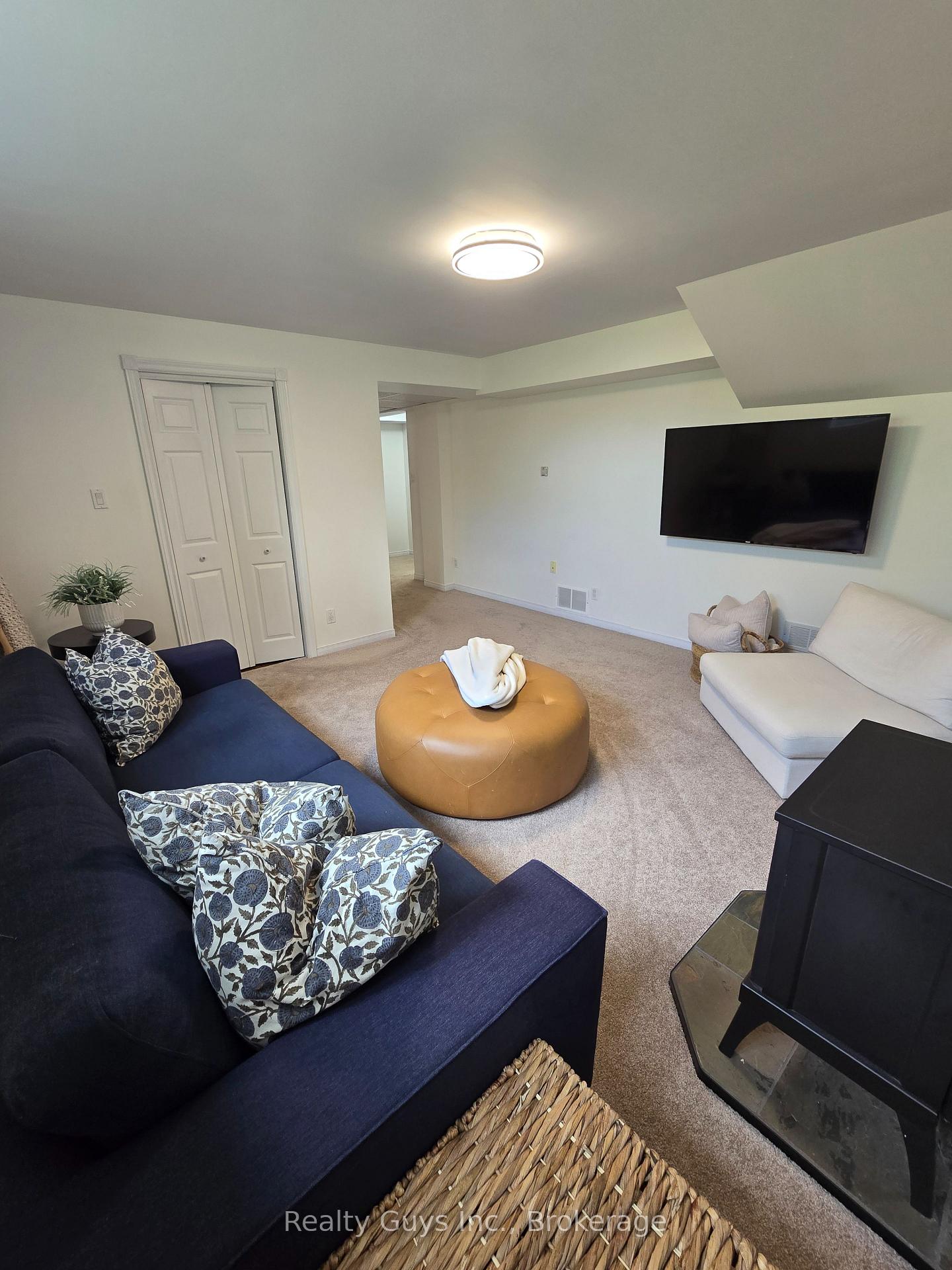 Photo 37 of 401 Bianco Crescent, Peterborough, Monaghan Ward 2 — HOMEH