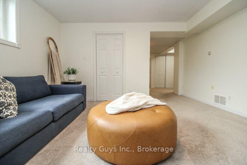 Photo 38 of 401 Bianco Crescent, Peterborough, Monaghan Ward 2 — HOMEH