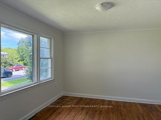 Photo 2 of 92 Lotta Avenue, Ottawa, Meadowlands/St. Claire Gardens — HOMEH
