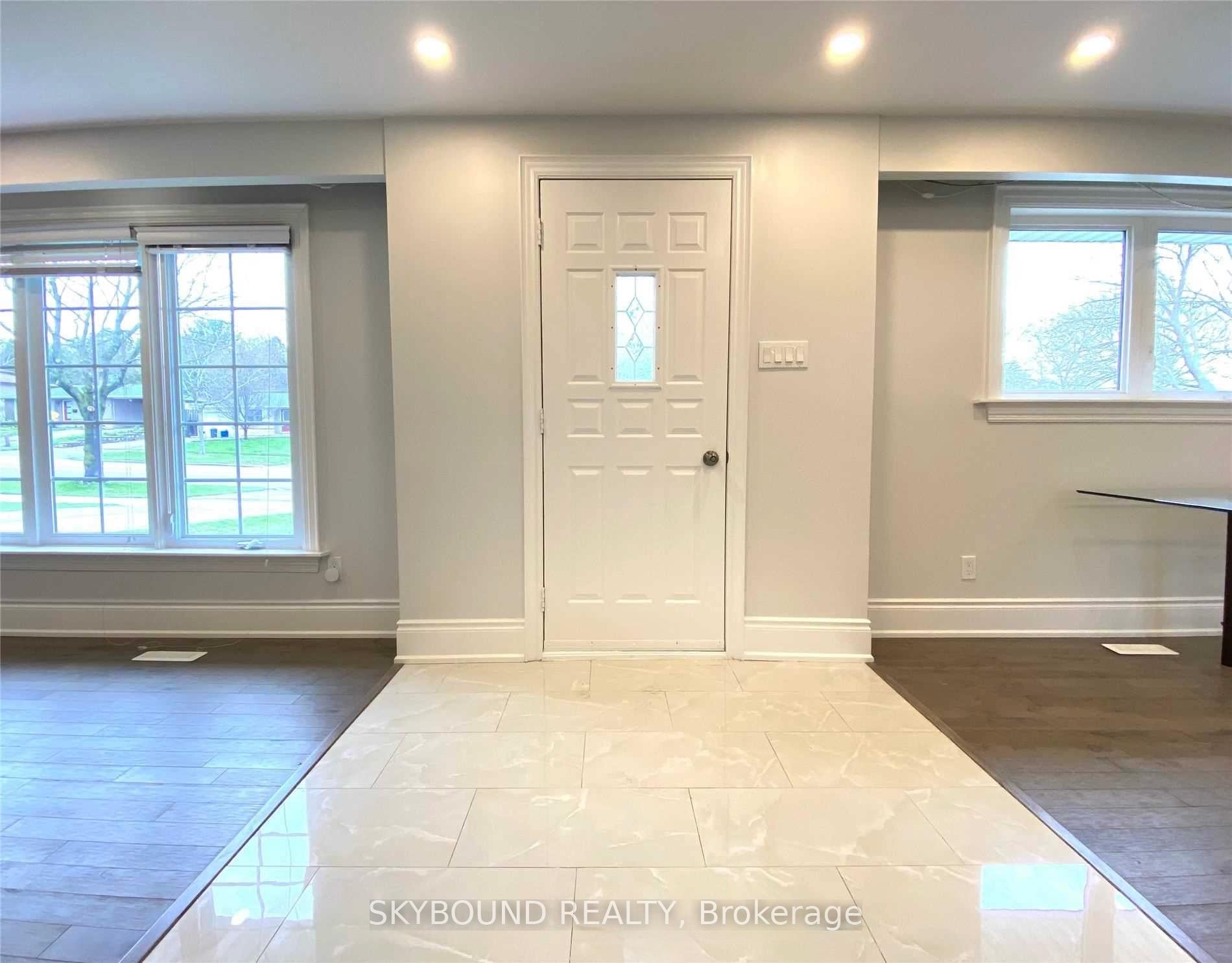 Photo 2 of 165 Orchard Heights Boulevard, Aurora, Aurora Heights — HOMEH