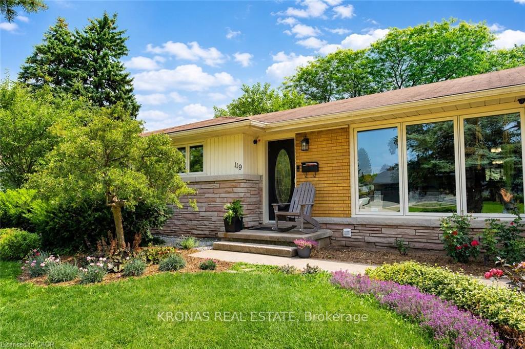 Photo 1 of 119 Seneca Drive, Hamilton, Ancaster — HOMEH