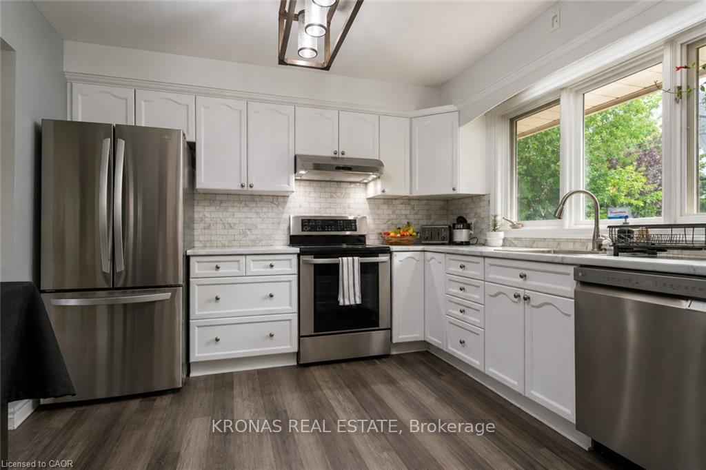 Photo 3 of 119 Seneca Drive, Hamilton, Ancaster — HOMEH