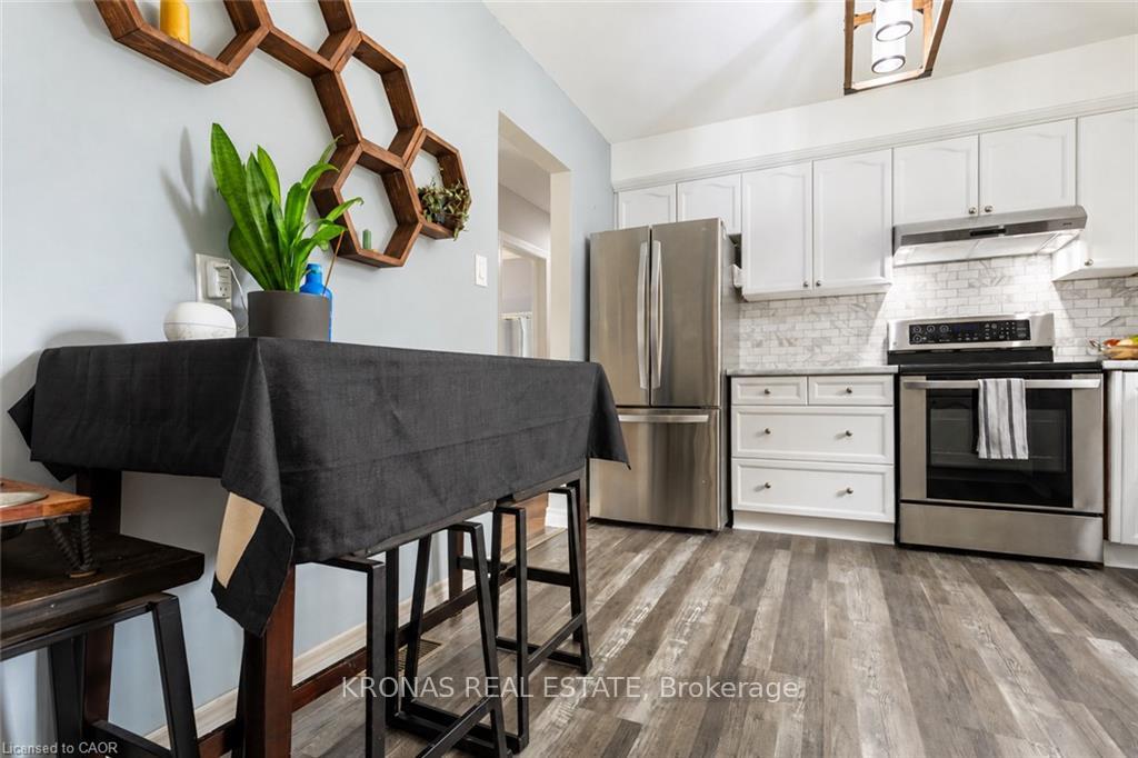 Photo 4 of 119 Seneca Drive, Hamilton, Ancaster — HOMEH
