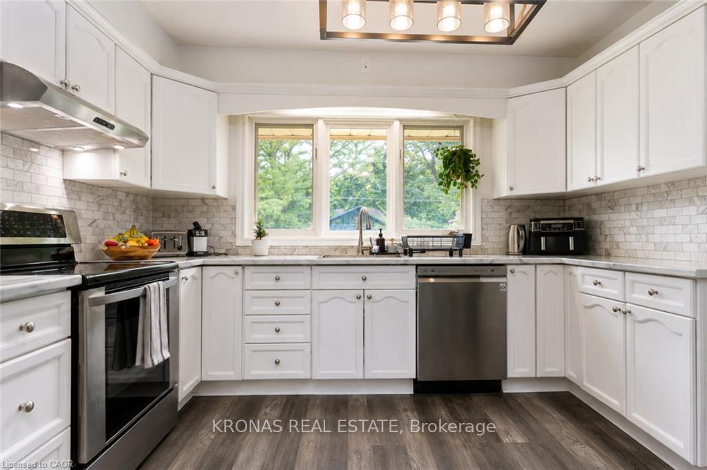 Photo 5 of 119 Seneca Drive, Hamilton, Ancaster — HOMEH